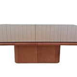 Table basse design en cuir et plateau en verre