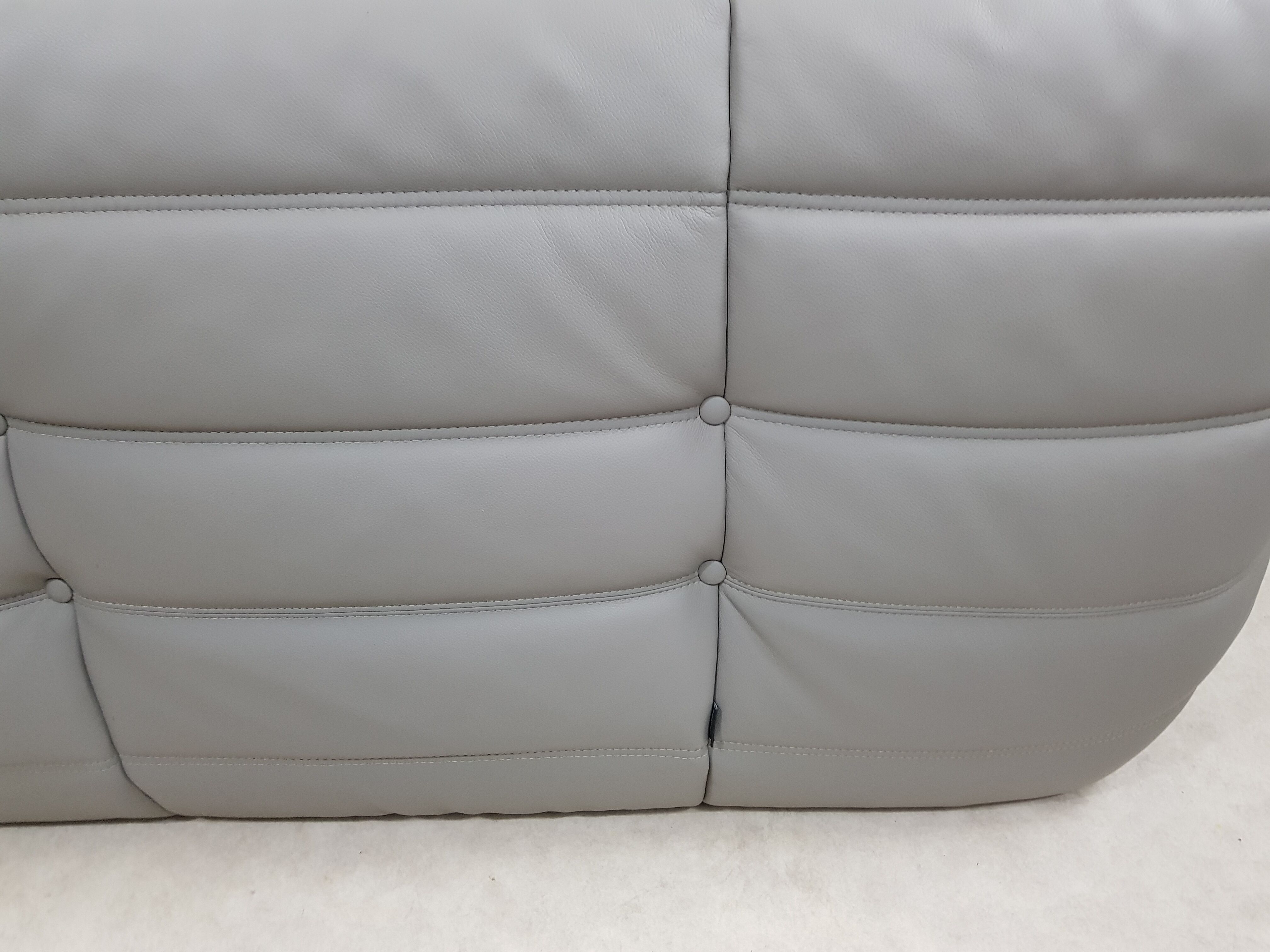 Michel Ducaroy's 2-seater mouse grey leather sofa for Ligne Roset