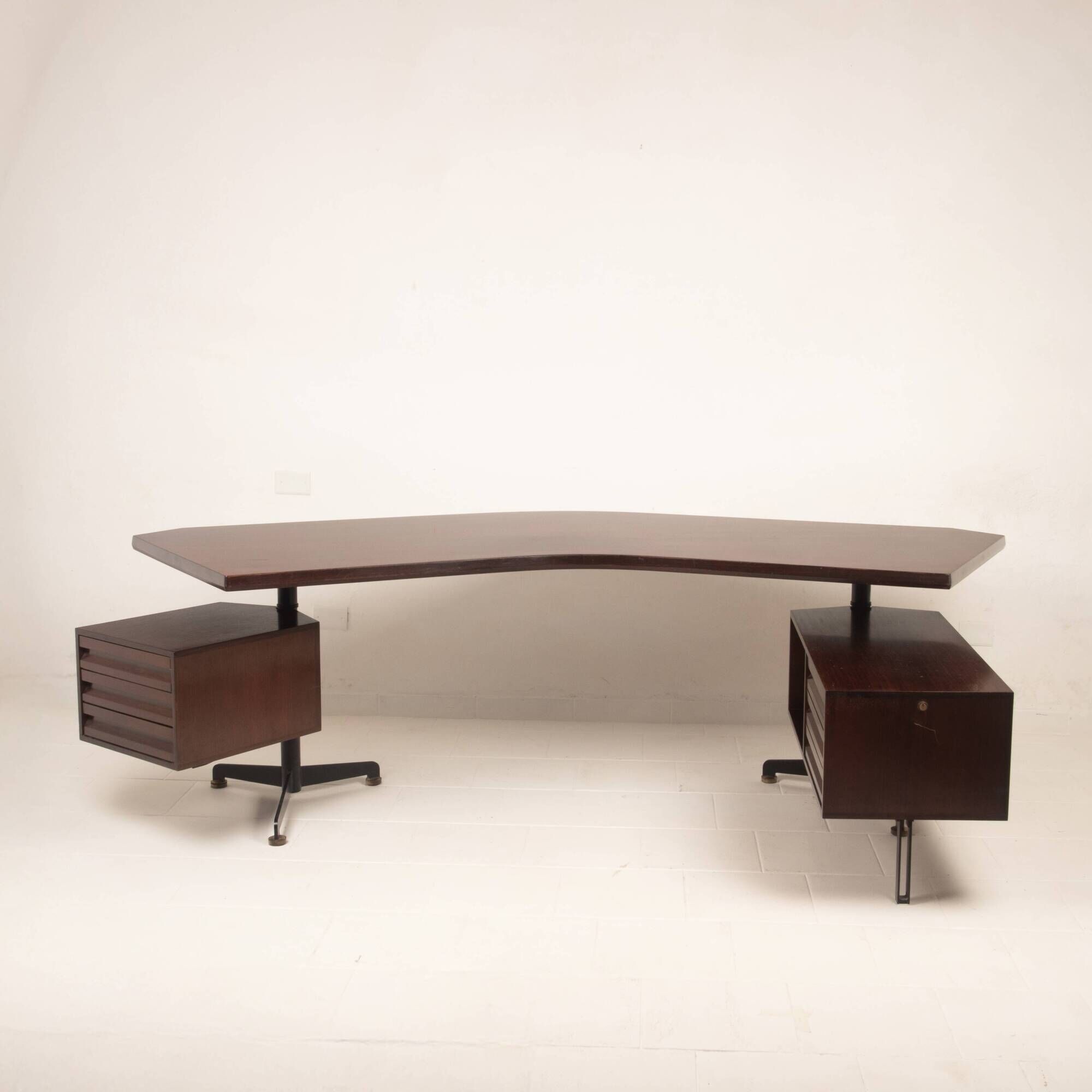 T96 Rosewood Boomerang Desk by Osvaldo Borsani for Tecno, First Edition, 1950