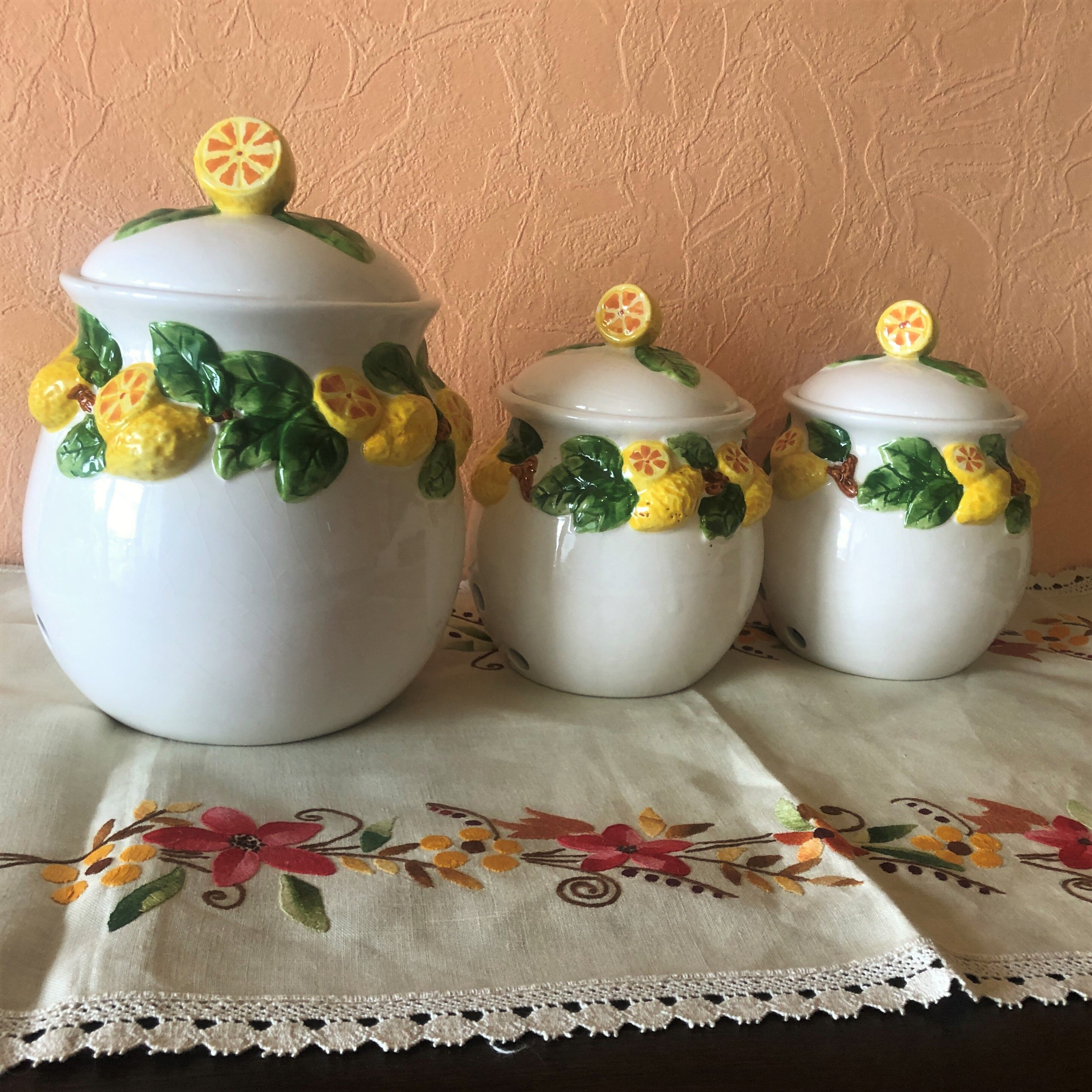3 jars preservatives condiments onions garlic shallot decoration slurry Lemon