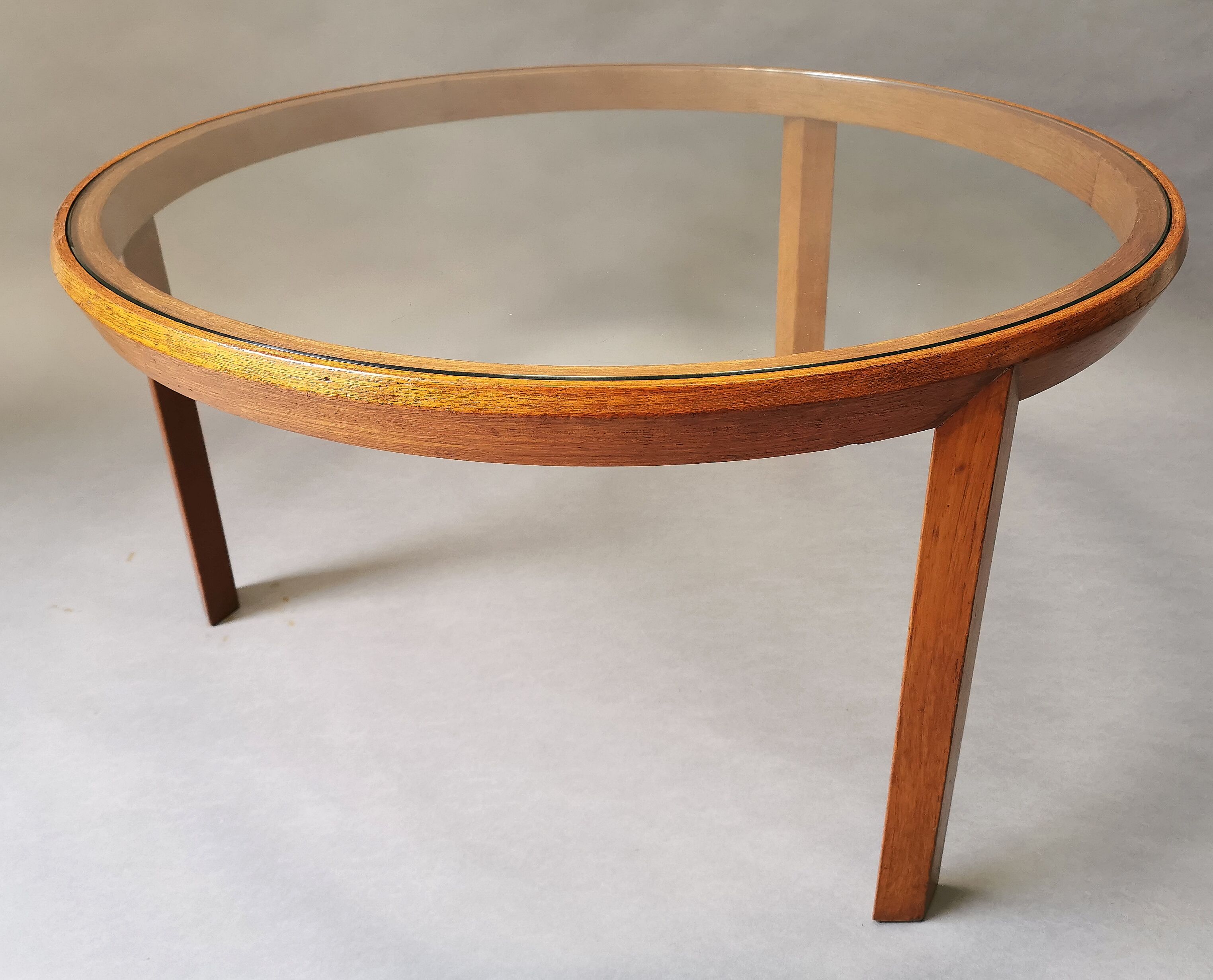 Round bass table in oak and glass, 50s