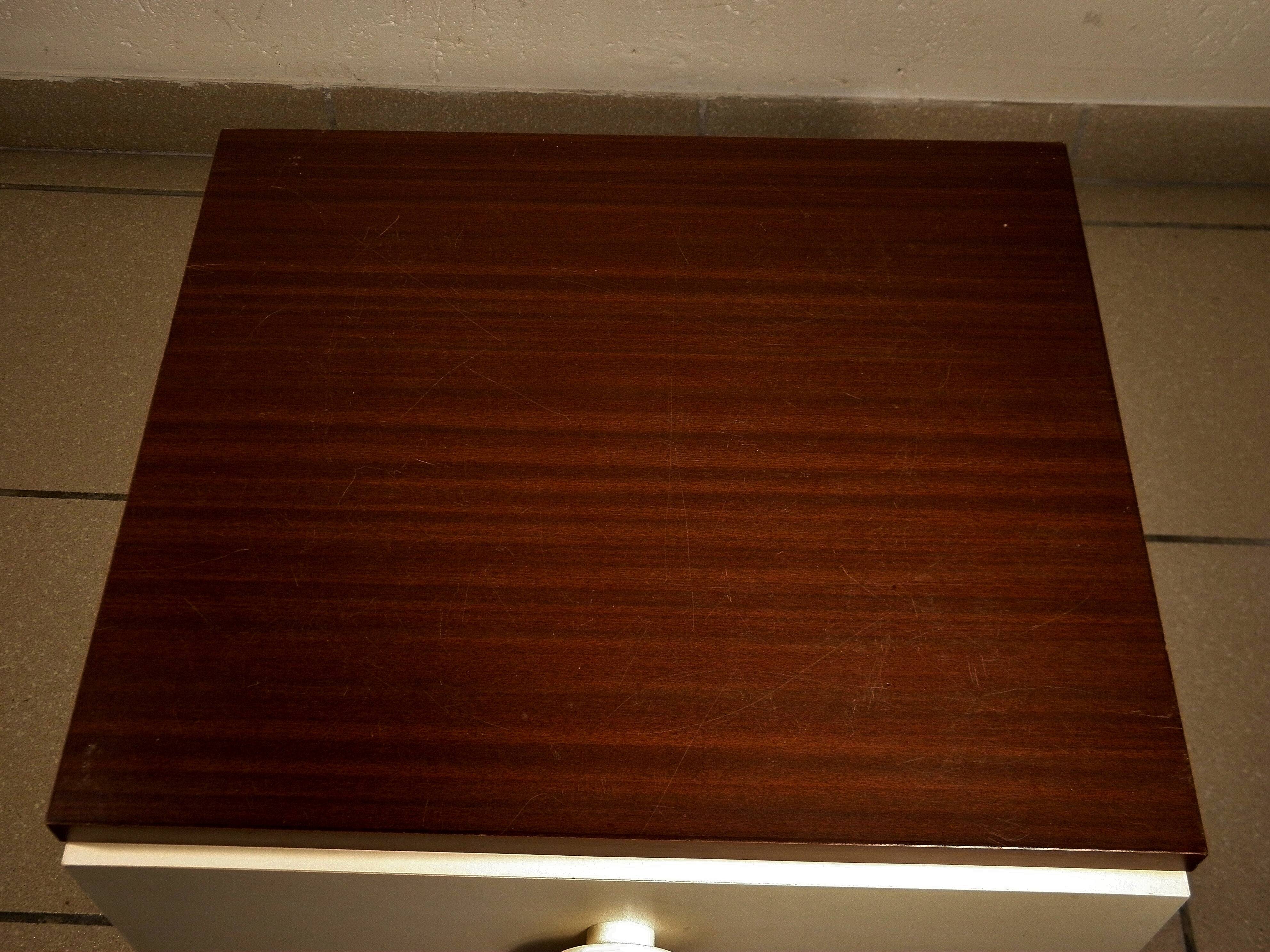Table de chevet design années 70