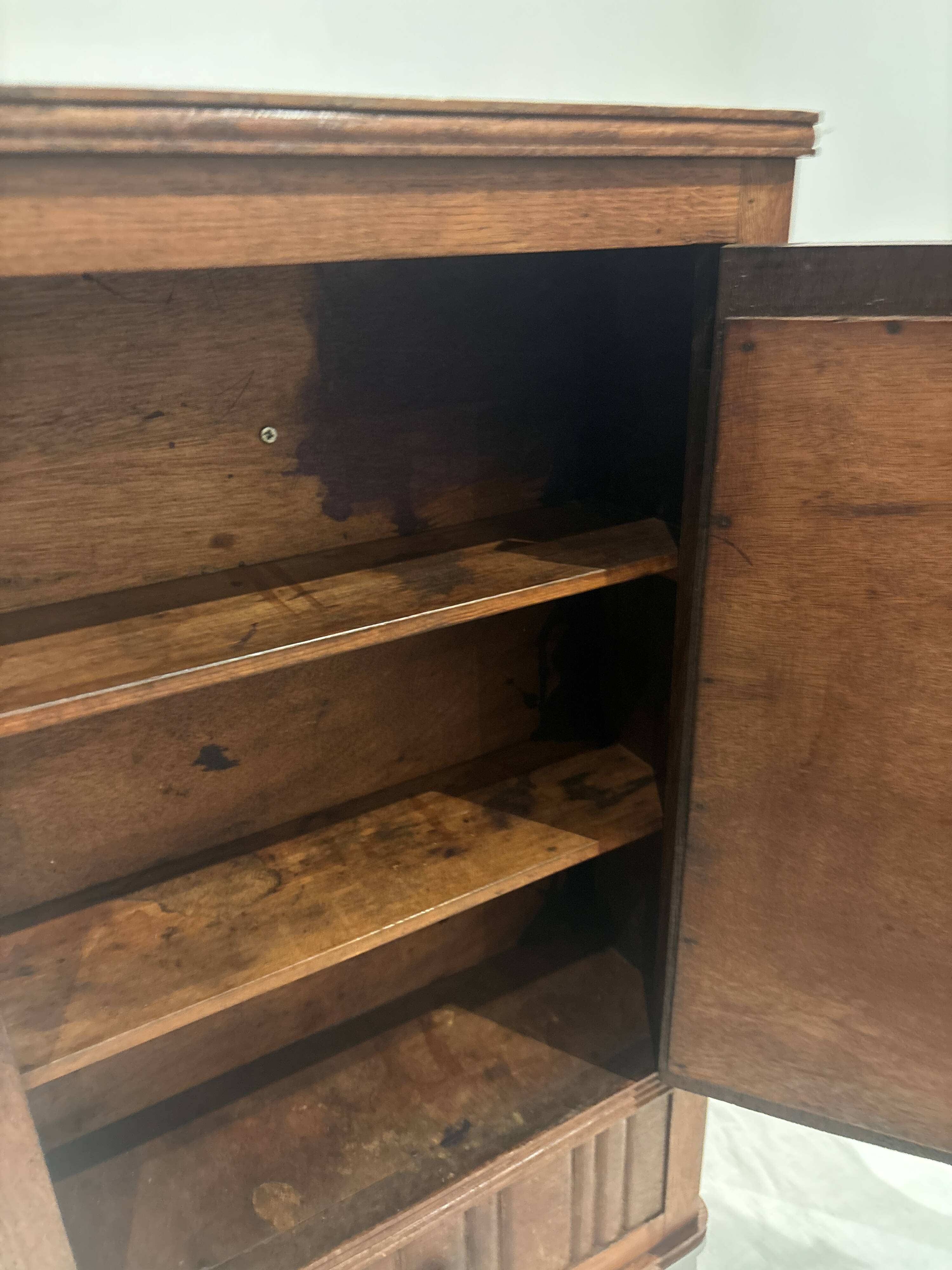 Wall cabinet with oval wall and drawer