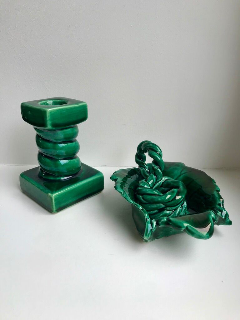 Duo de bougeoirs en céramique barbotine verts années 50