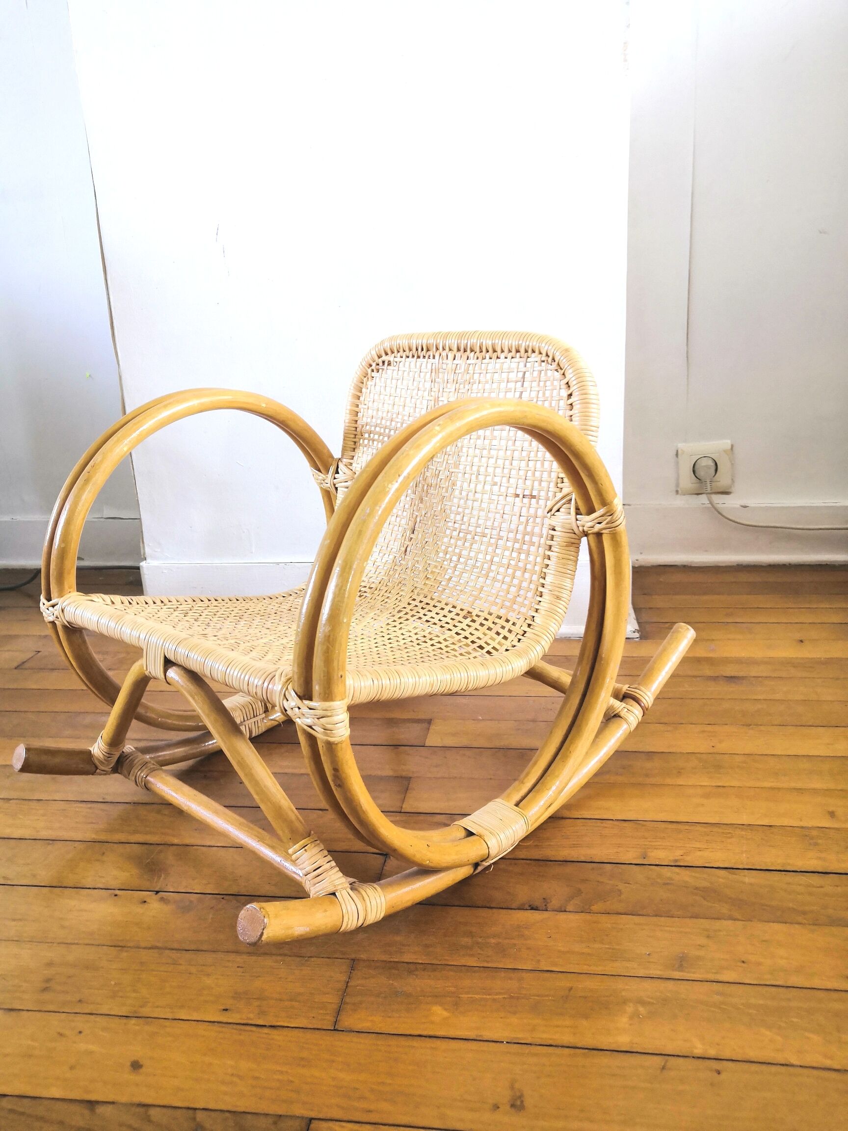 Rocking chair child design 70s