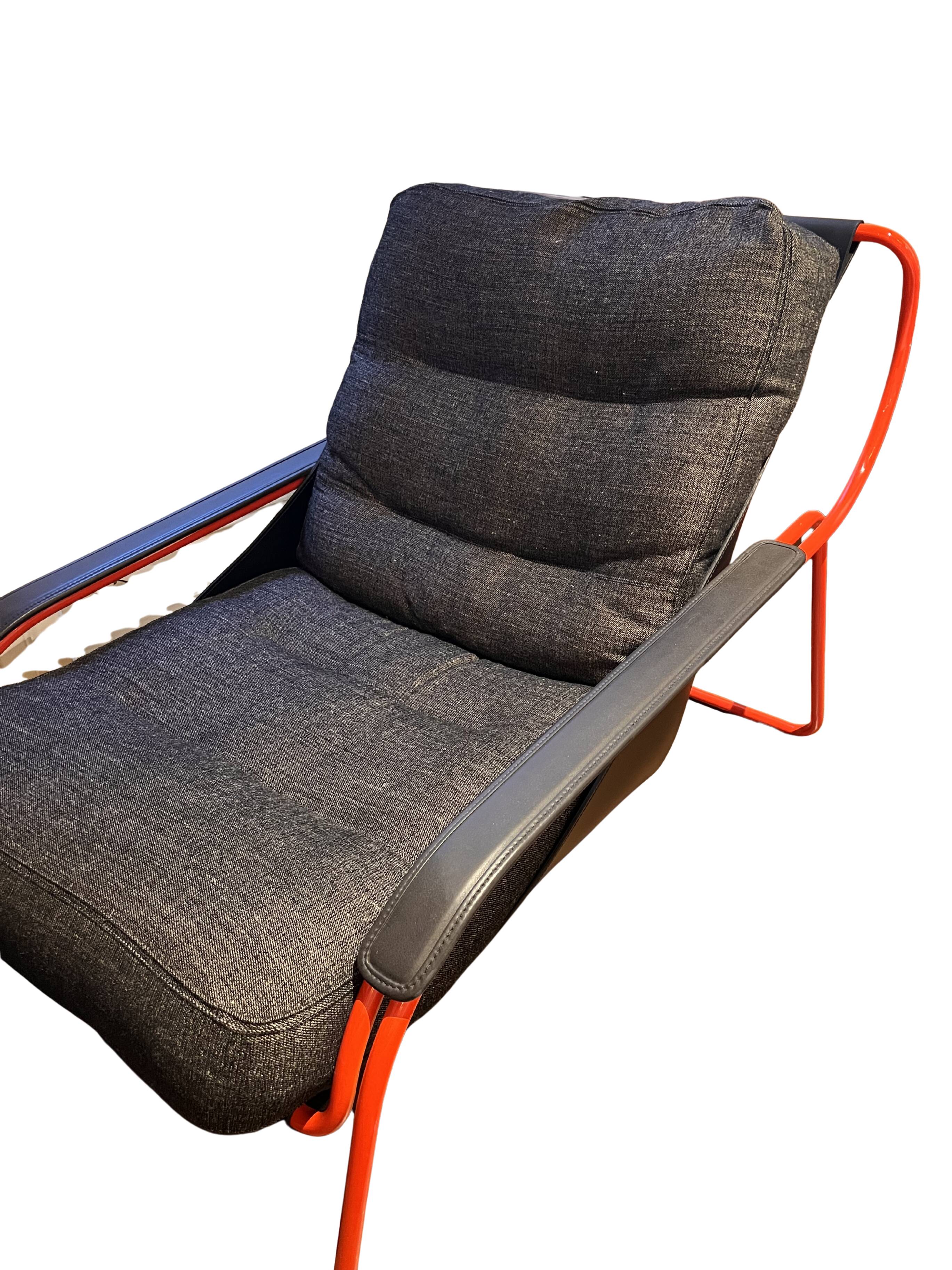 Fauteuil et pouf Maggiolina –Design Marco Zanuso – Cuir & Structure orange
