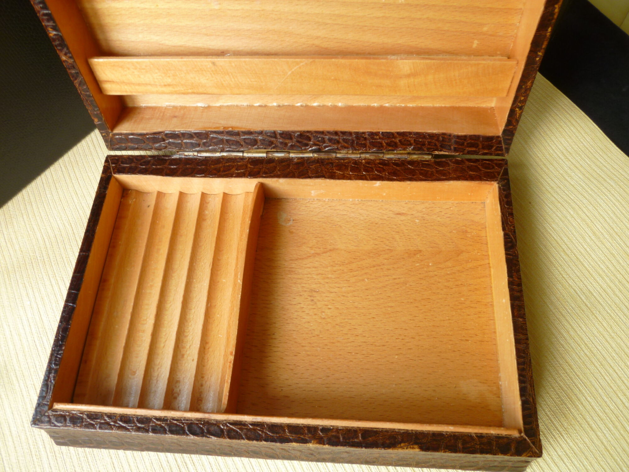 Box, wooden cigarette box covered with synthetic leather croco way