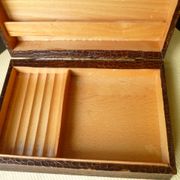 Coffret boite à cigarettes en bois recouvert de cuir synthétique façon croco