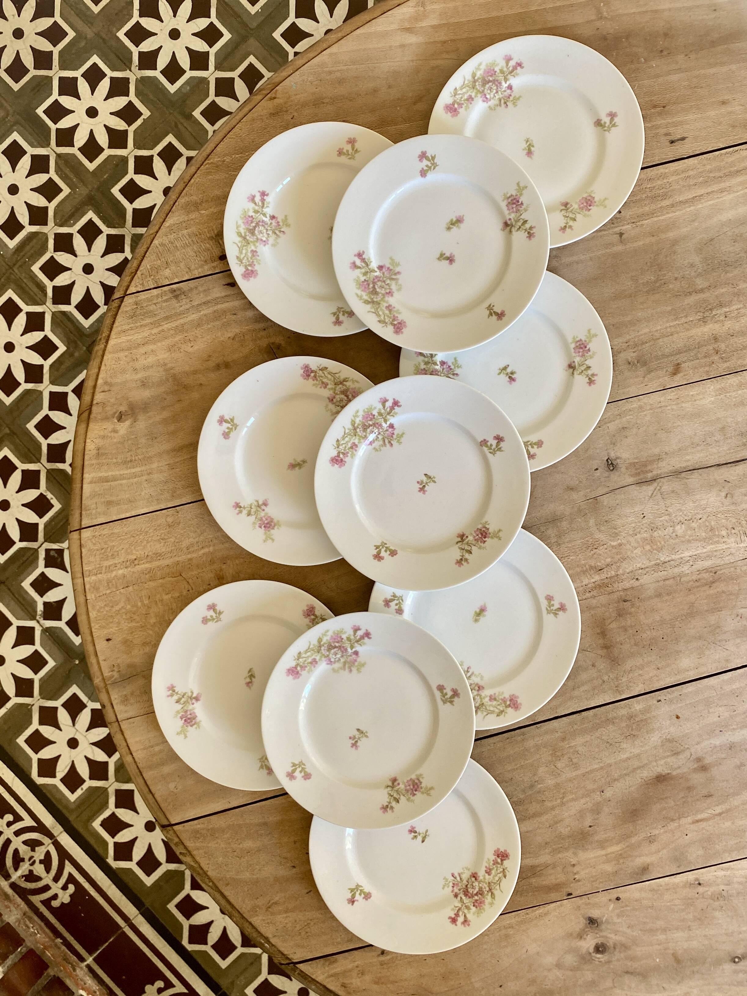 Lot de 10 assiettes à dessert vintage en porcelaine