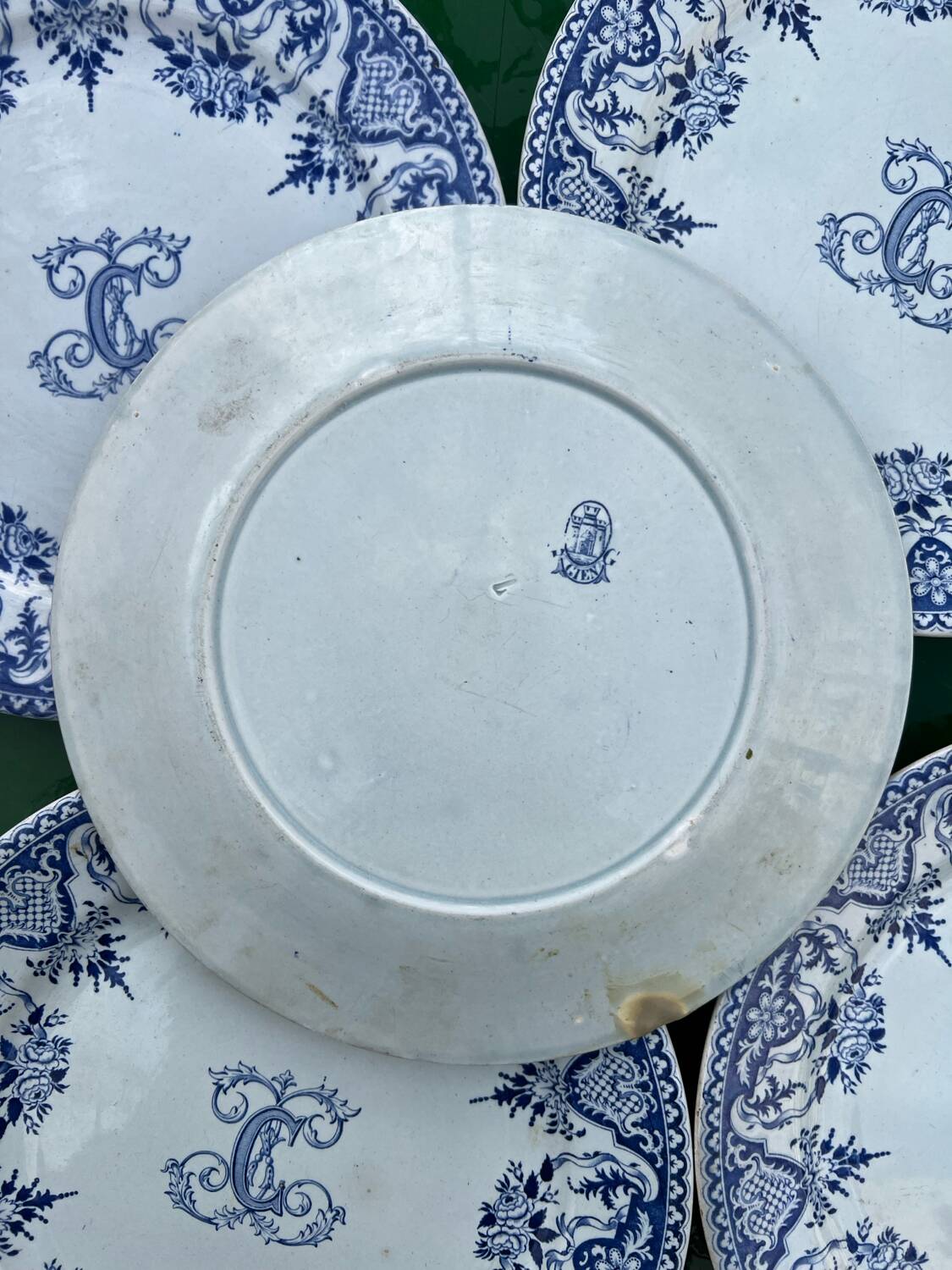 6 assiettes Gien série monogramme « 2nd choix »