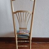 Nursing chair with iris pattern seat