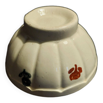 Small earthenware bowl decorated with flowers