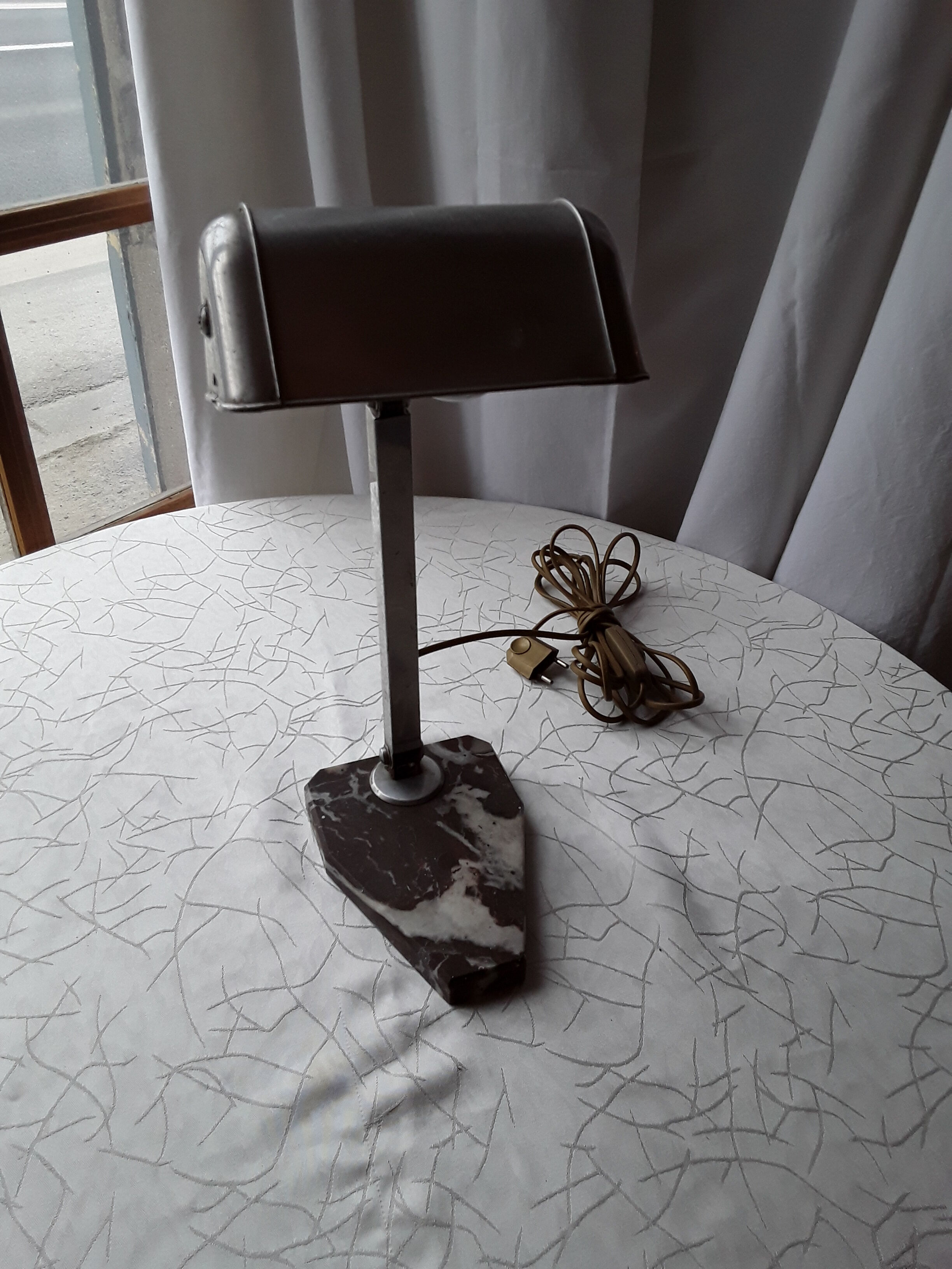 Desk lamp, Art Deco style, in chromed metal and marble foot