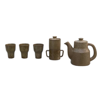 Teapot and glasses set