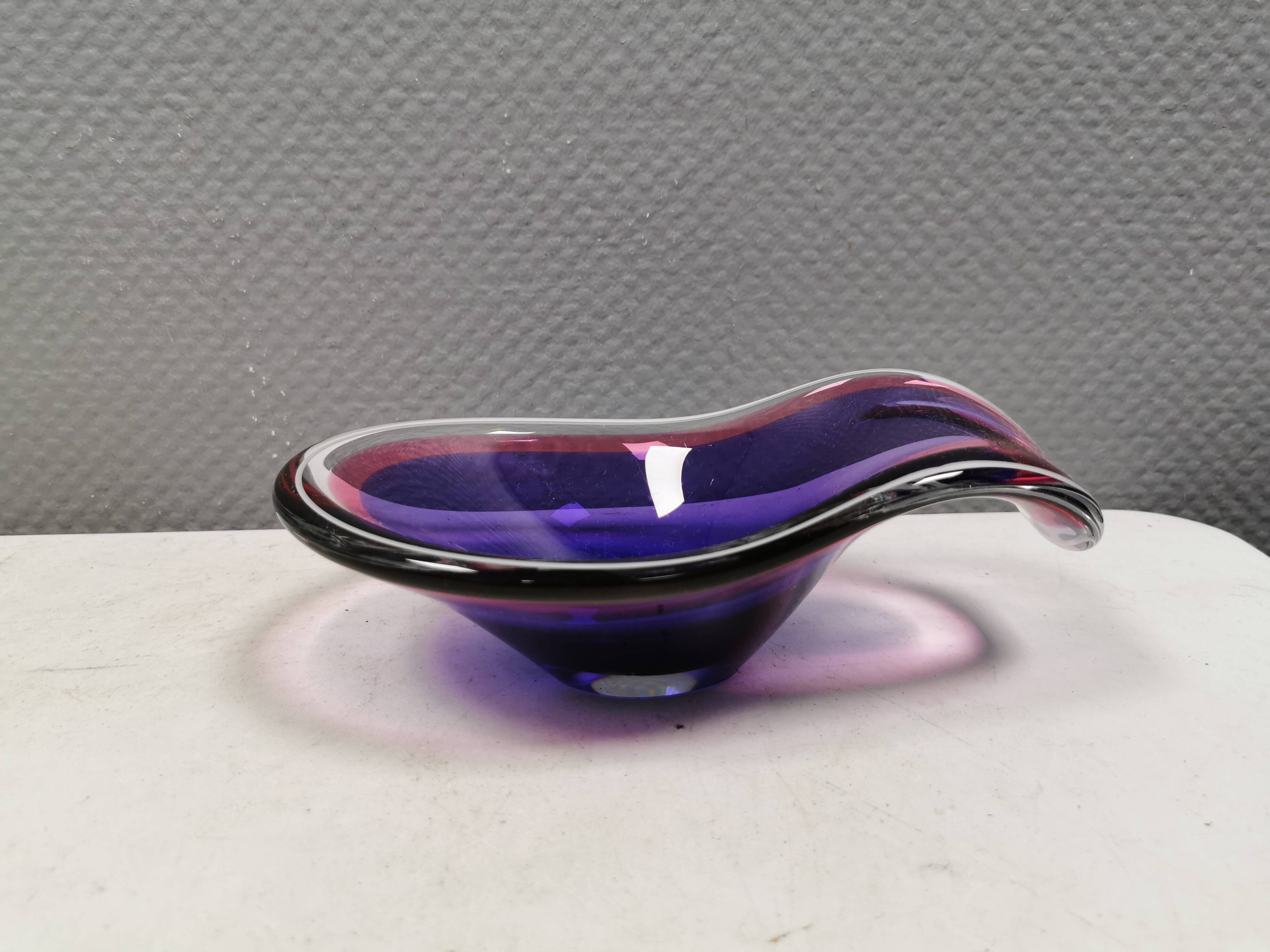 Beautiful dish/bowl in many coloured glass.