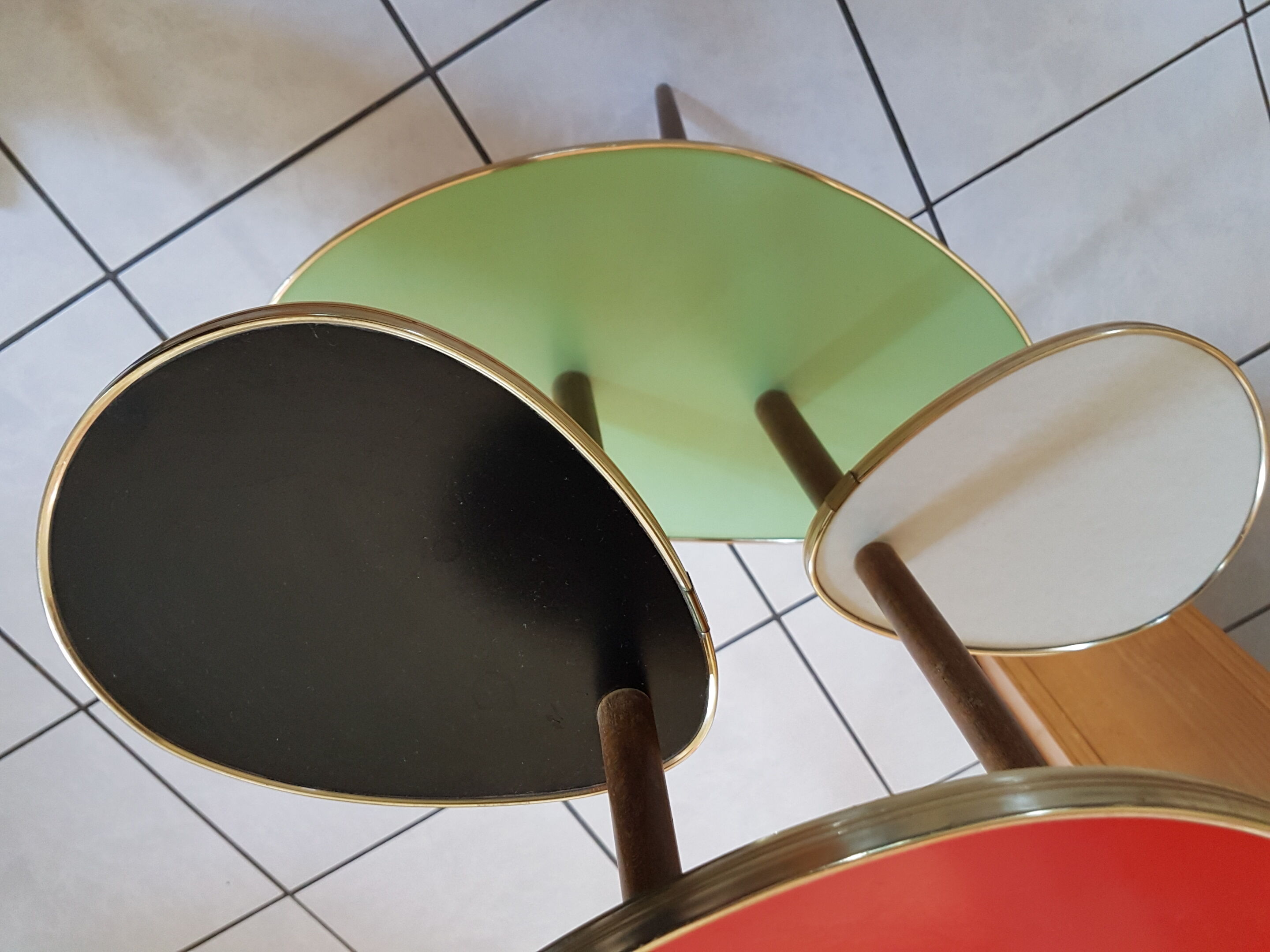 Saddle of tripod plants in formica of the years 50/60