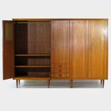 Grand armoire vintage moderne du milieu du siècle à 5 portes en teck, années 1960.