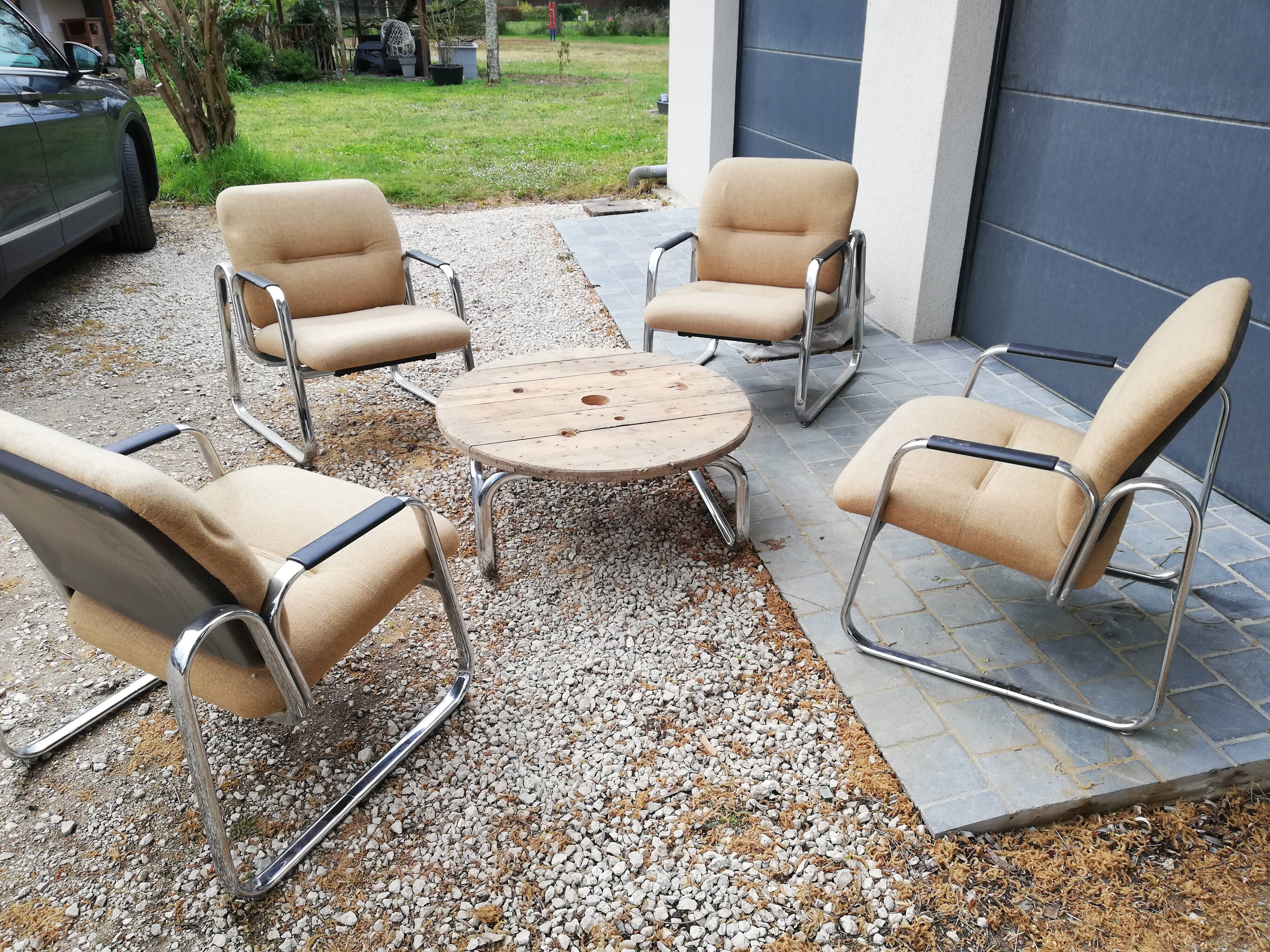Ensemble 4 fauteuils et table basse