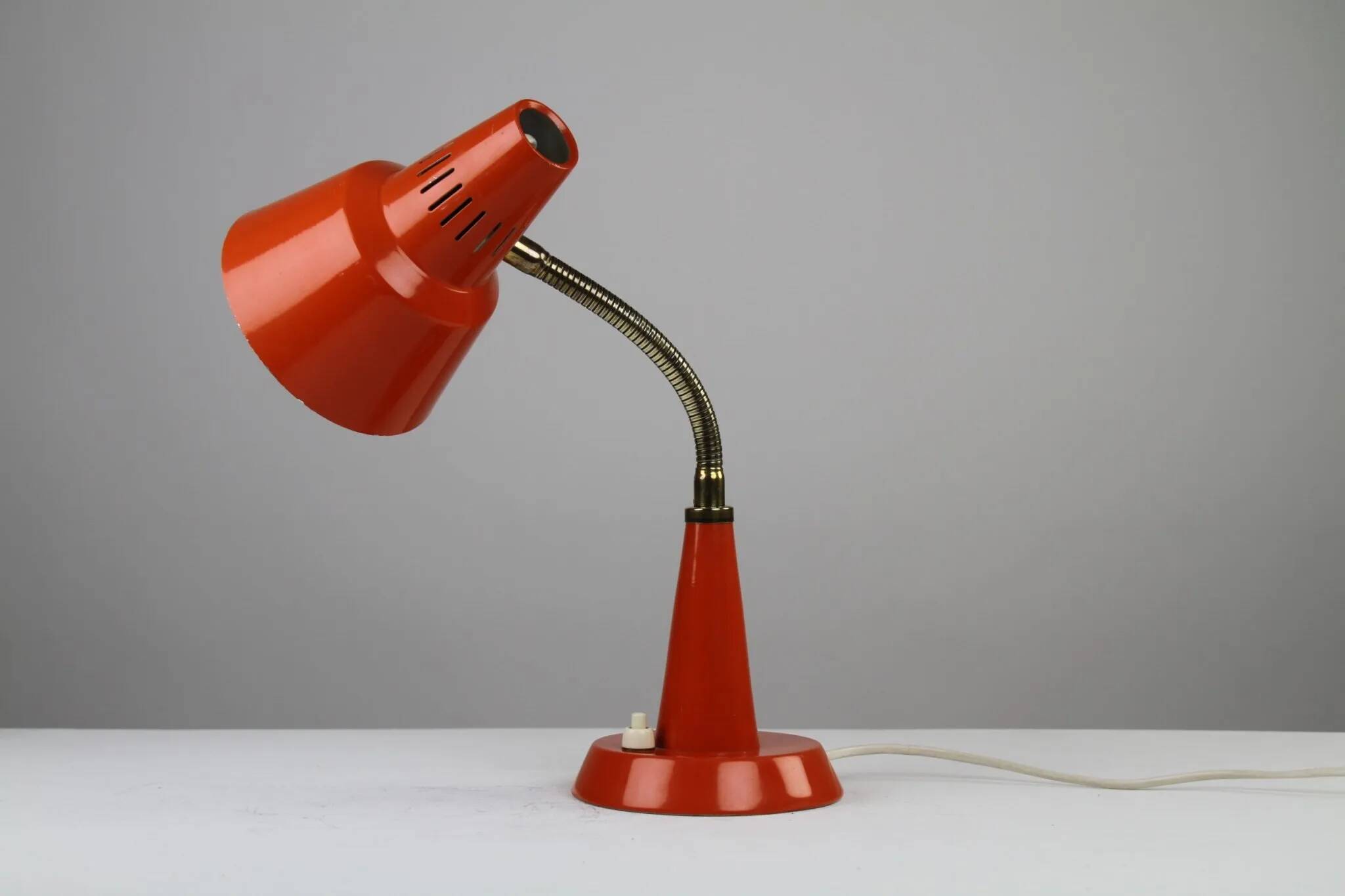 Gemi Model 600/5 Table or Desk Lamp – Swedish Modernism in Burnt Orange