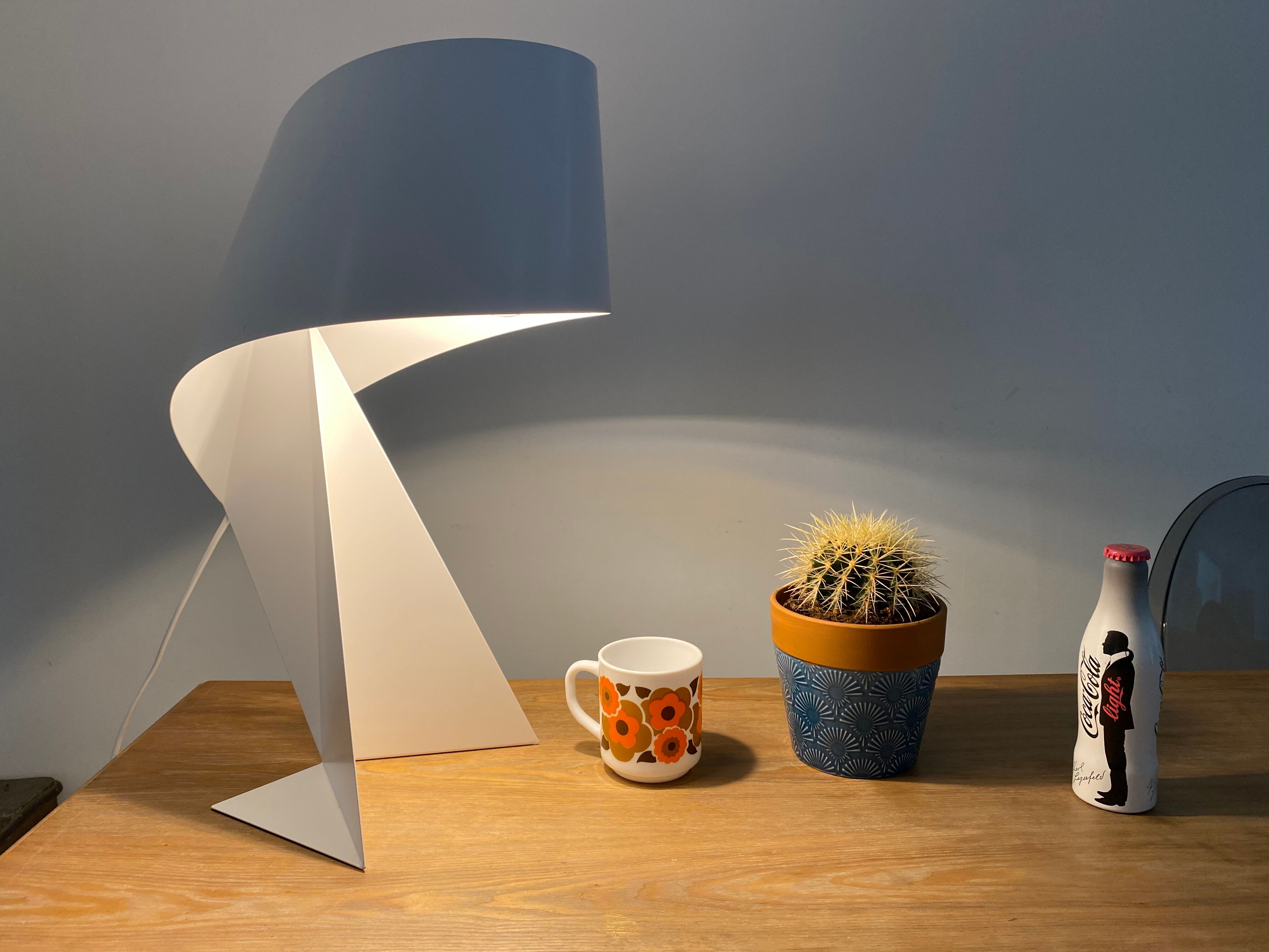 Ribbon lamp design Claire Norcross white laqué steel