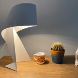 Ribbon lamp design Claire Norcross white laqué steel