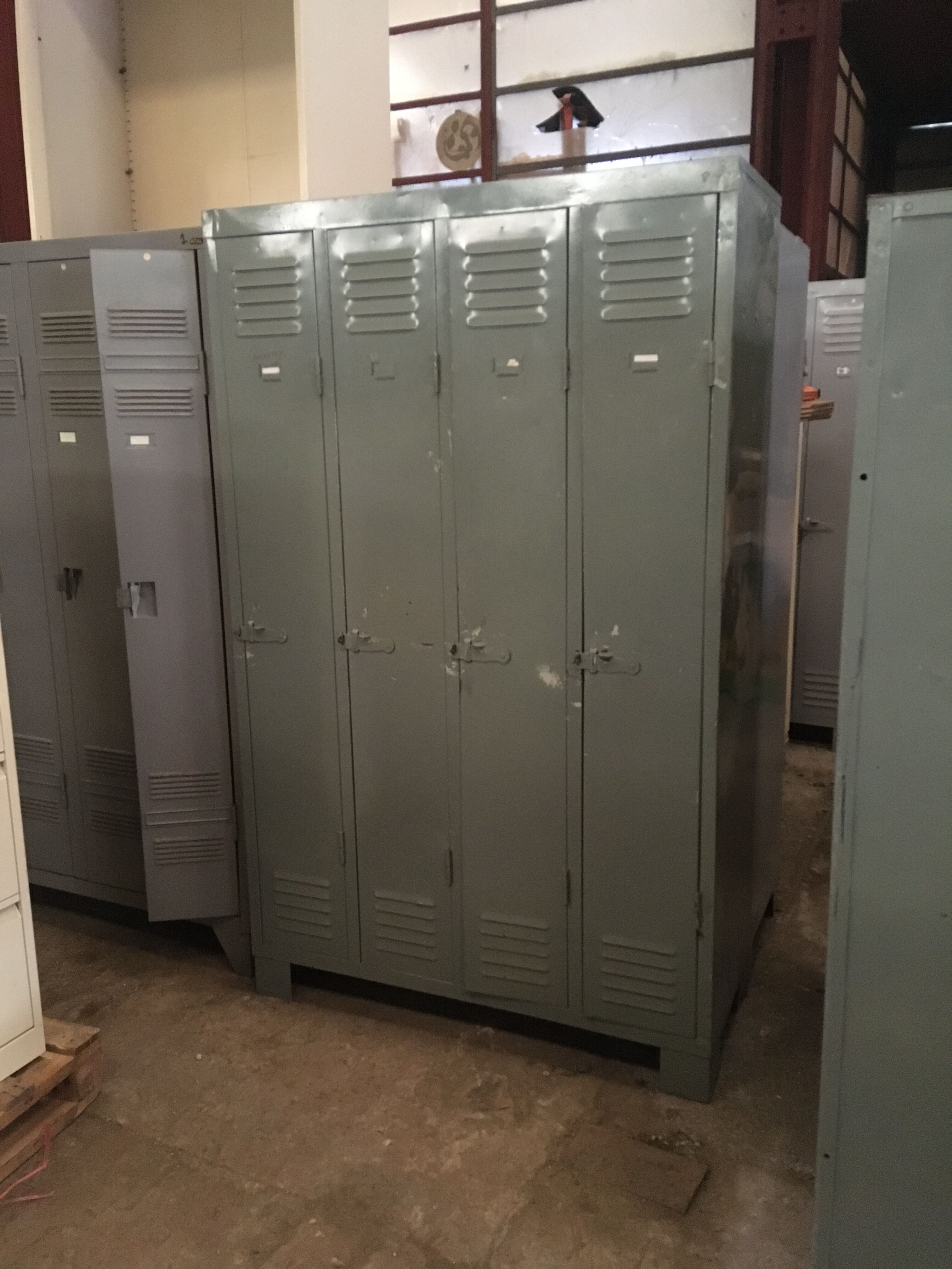 Industrial metal locker 4 doors