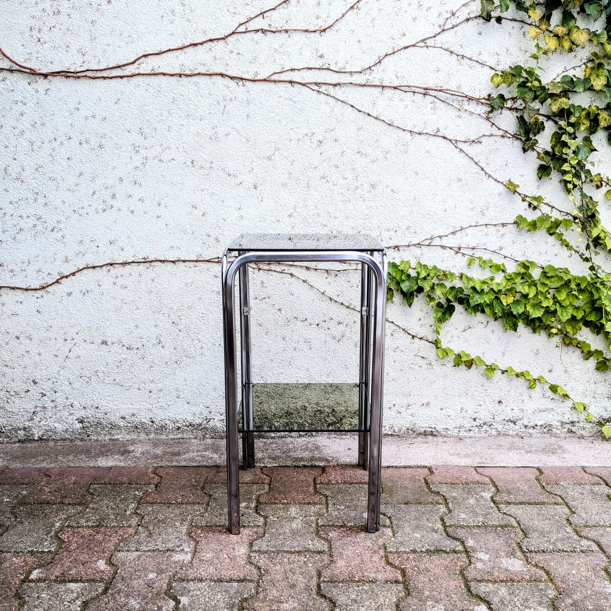 Pedestal table / harness metal and smoked glass 70s