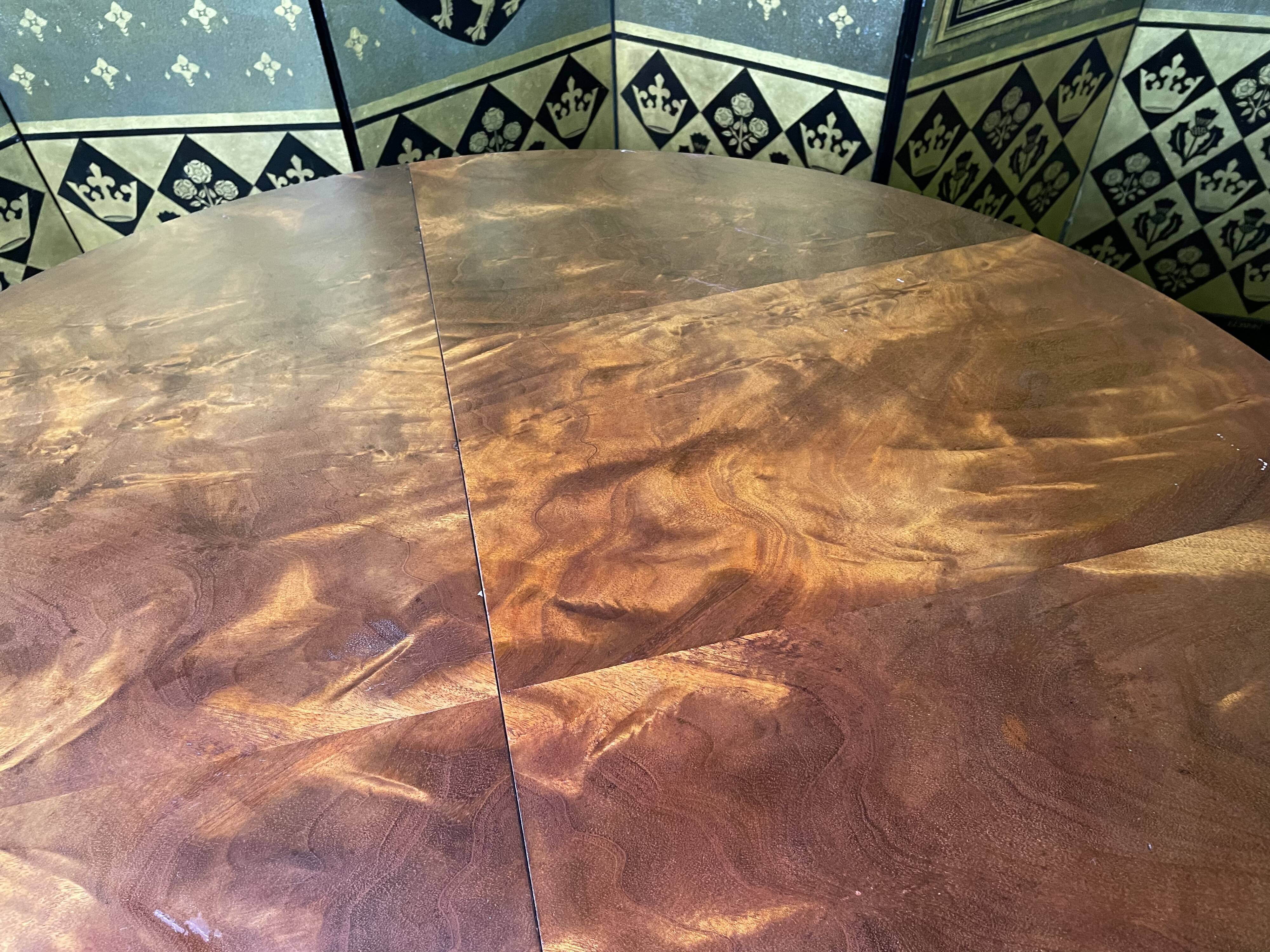 Round dining table Louis XVI style + 4 extensions