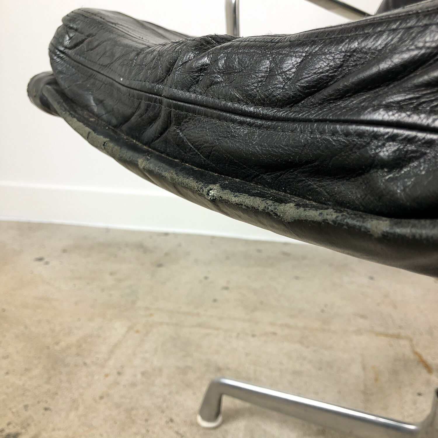 Charles and Ray Eames Softpad chair EA 216 edition Herman Miller, 1960