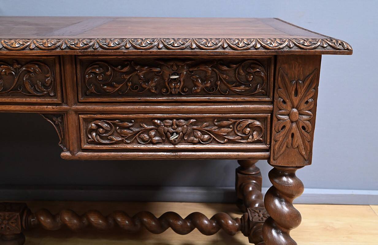Oak desk, Neo-Gothic style – Late 19th century