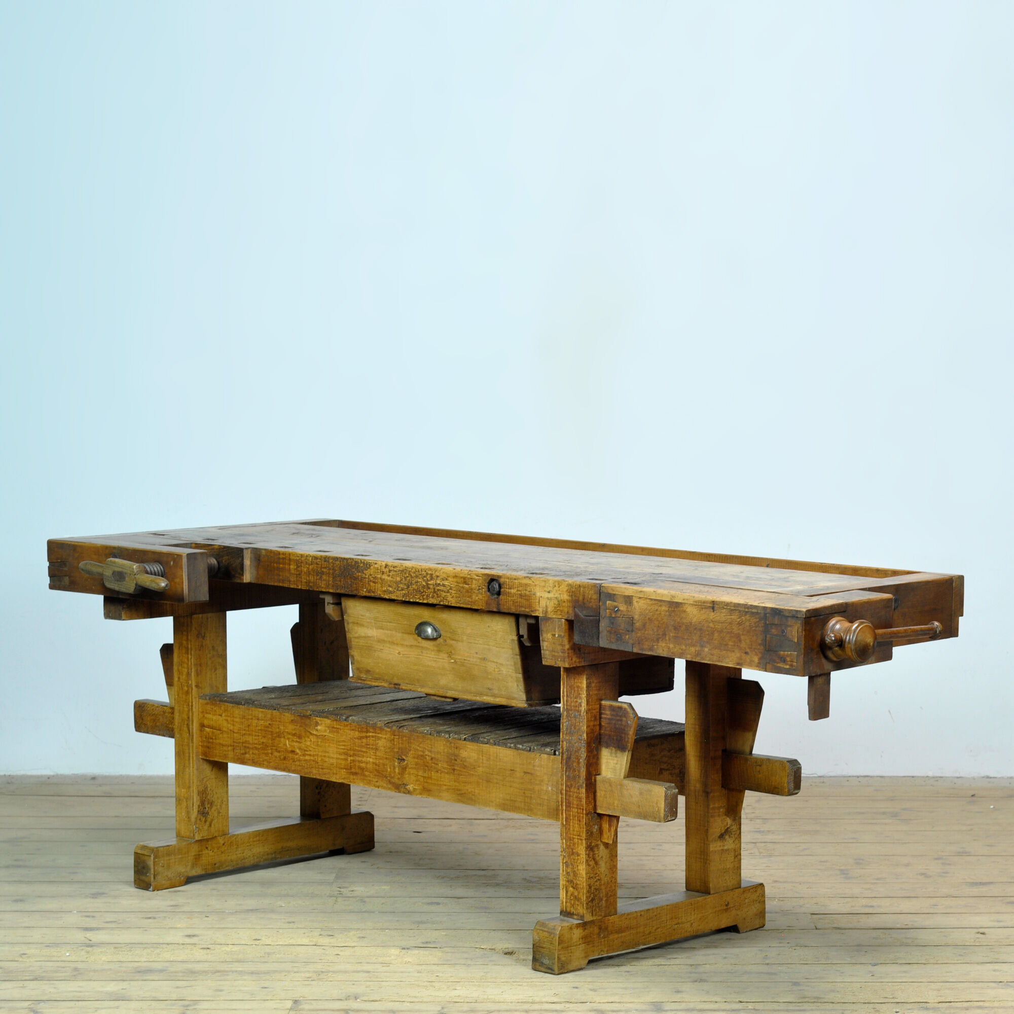 Oak carpenters workbench, circa 1920