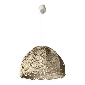 Suspension en dentelle