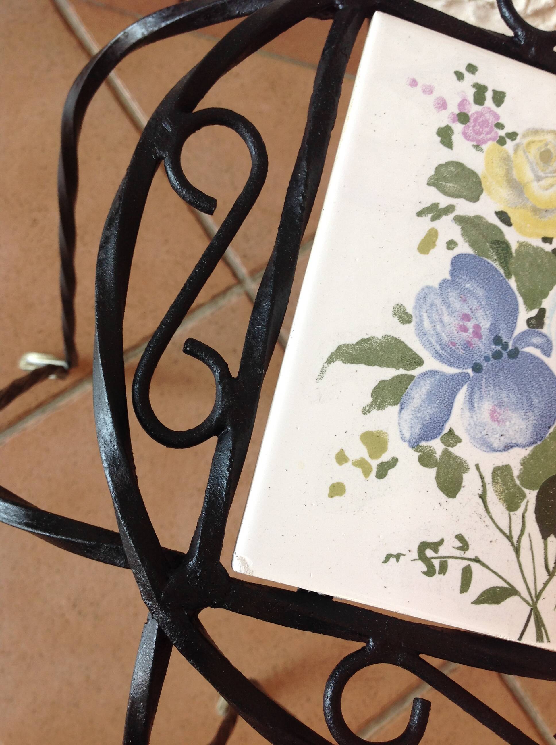 Plant holder "chair" in wrought iron and earthenware / vintage 60s-70s
