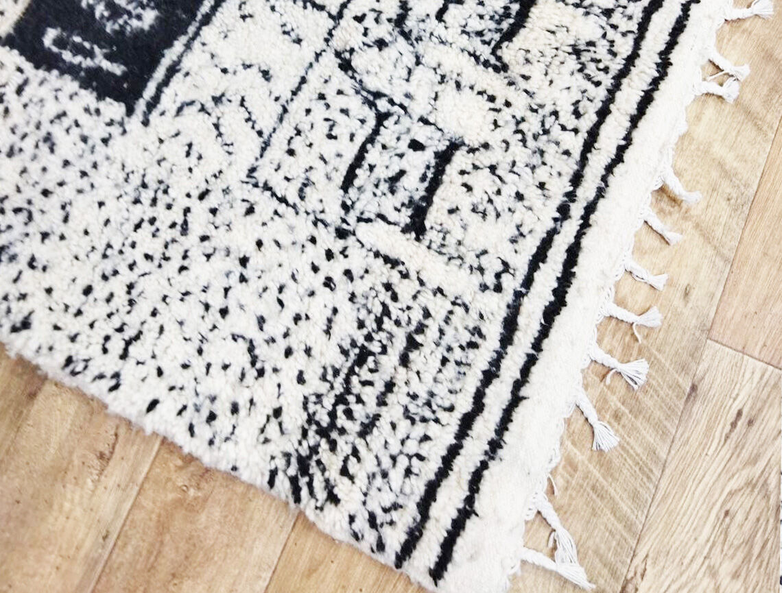 Moroccan carpet 164x112cm