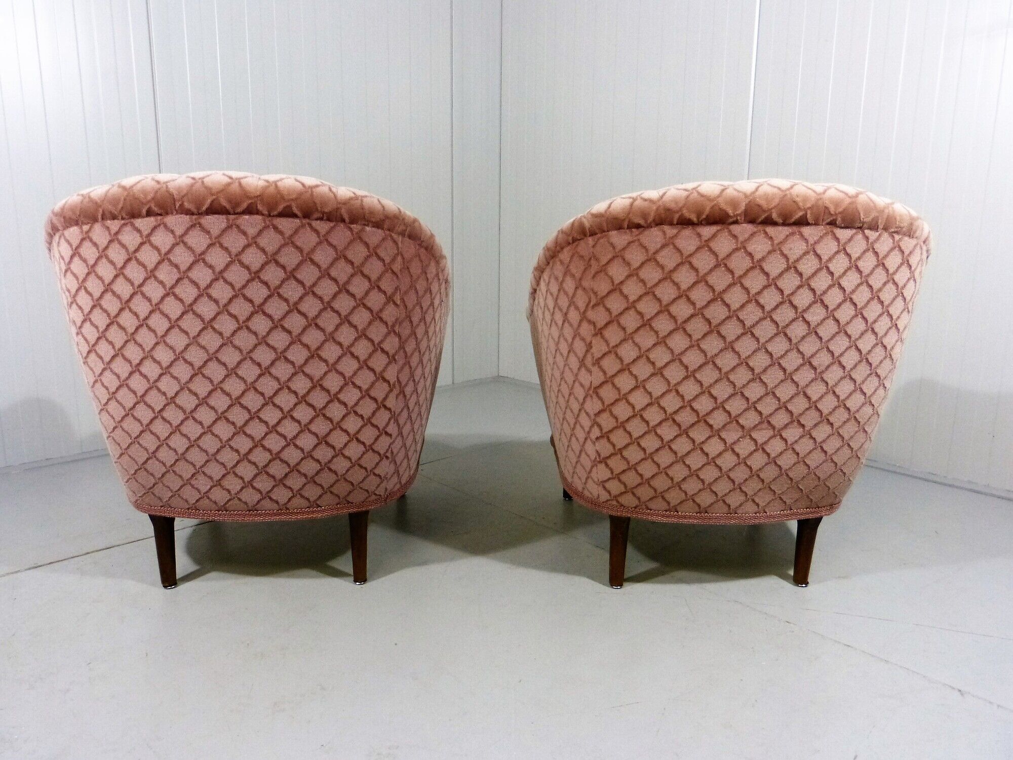 Ensemble de 2 fauteuils club en velours rose années 1950