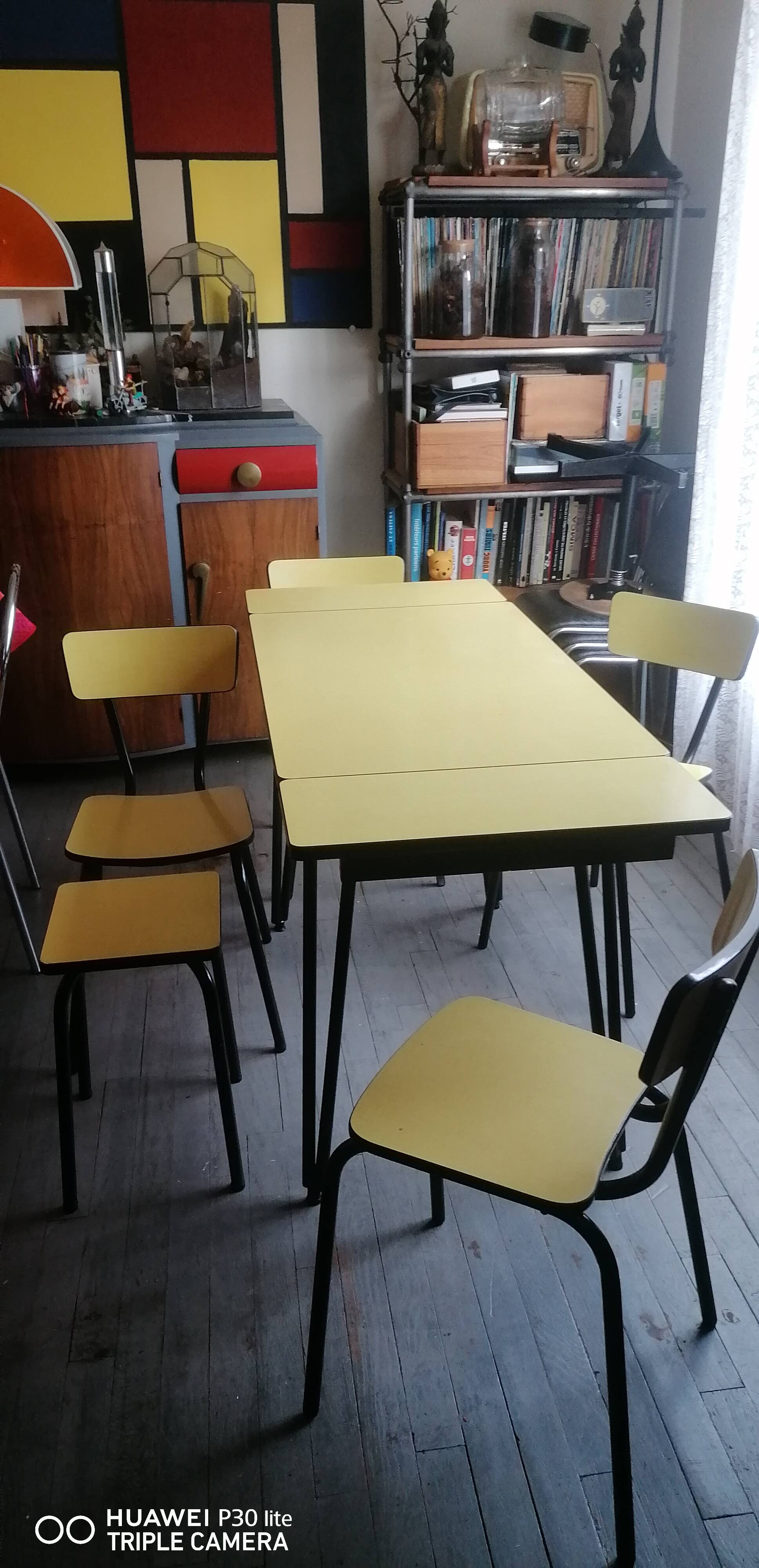 Ensemble vintage en formica jaune : table + 4 chaises+ 1 tabouret 1960/70
