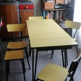 Ensemble vintage en formica jaune : table + 4 chaises+ 1 tabouret 1960/70