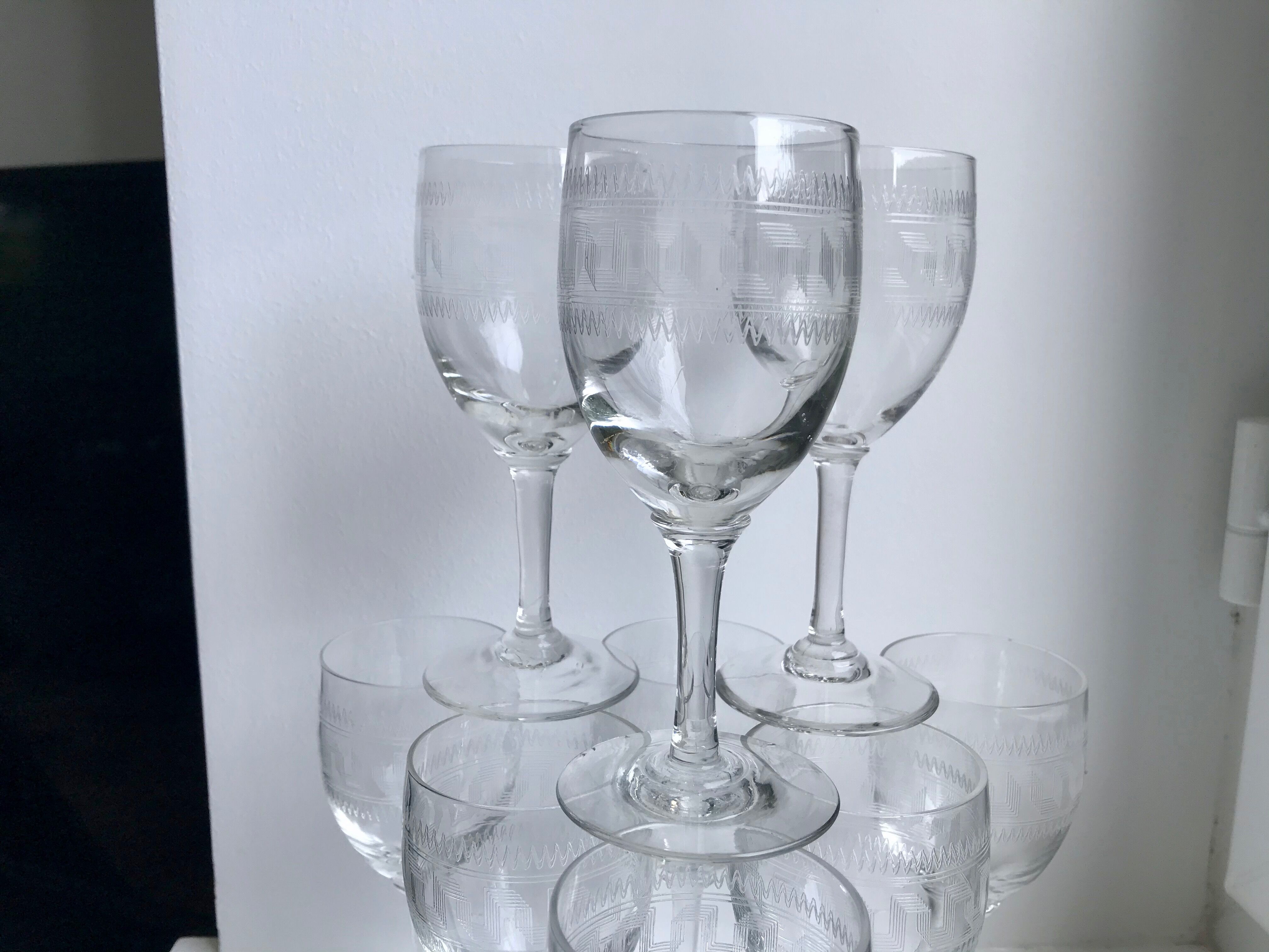 Lot de 9 verres à vin en cristal gravé années 40-50
