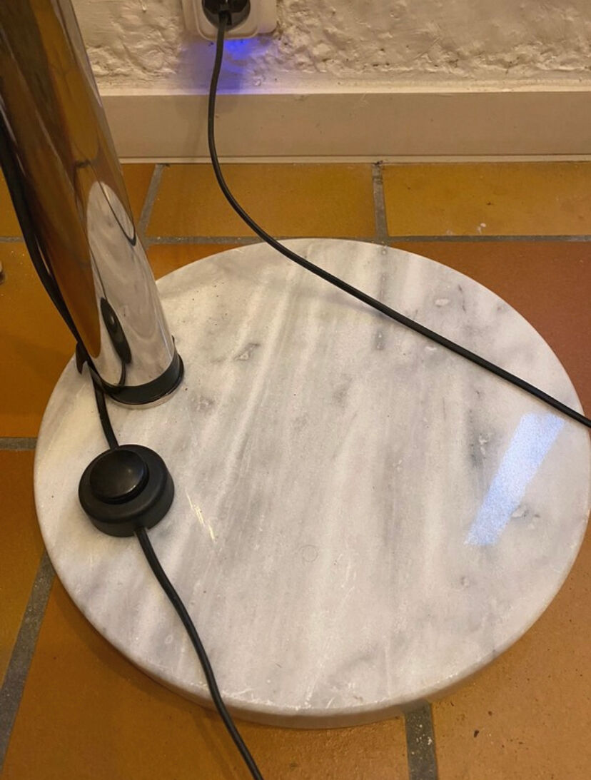 5-foot marble lamppost
