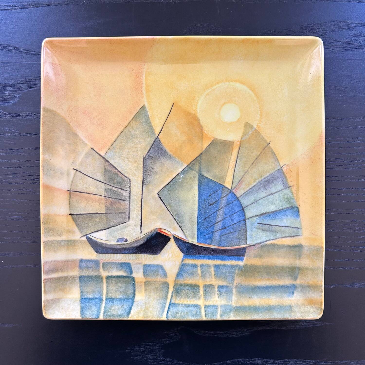 Square dish with junk decoration