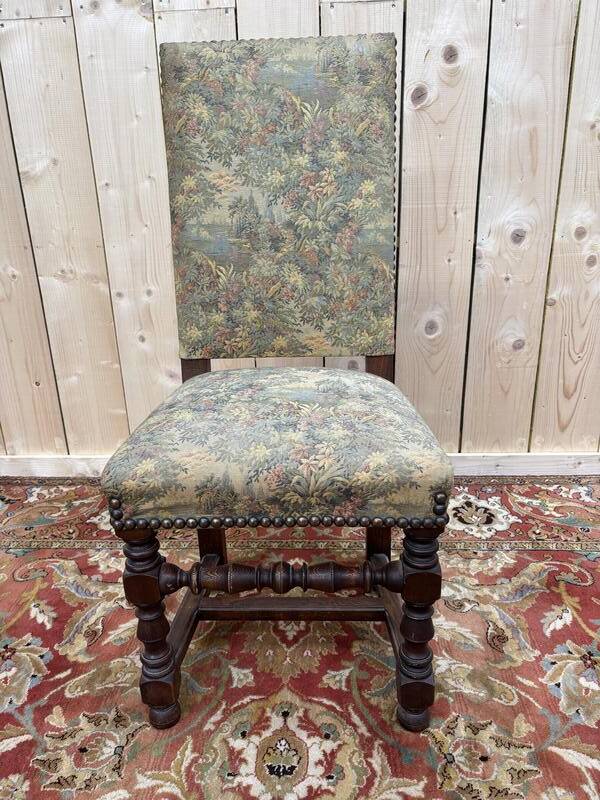 Série de 5 chaises de style Louis XIII