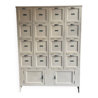 Trade cabinet with flap