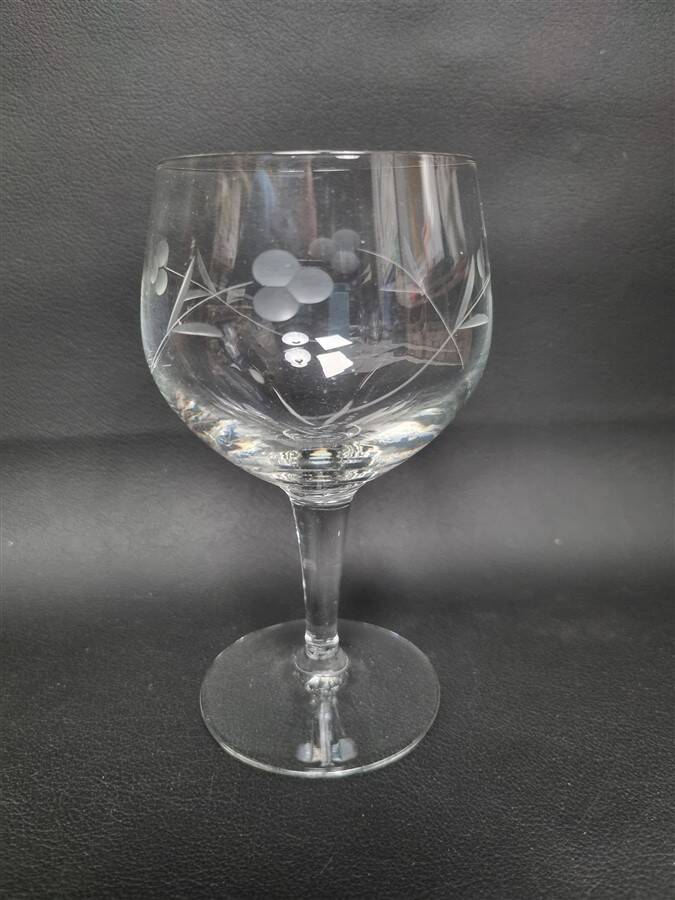 Set of 6 stemmed glasses