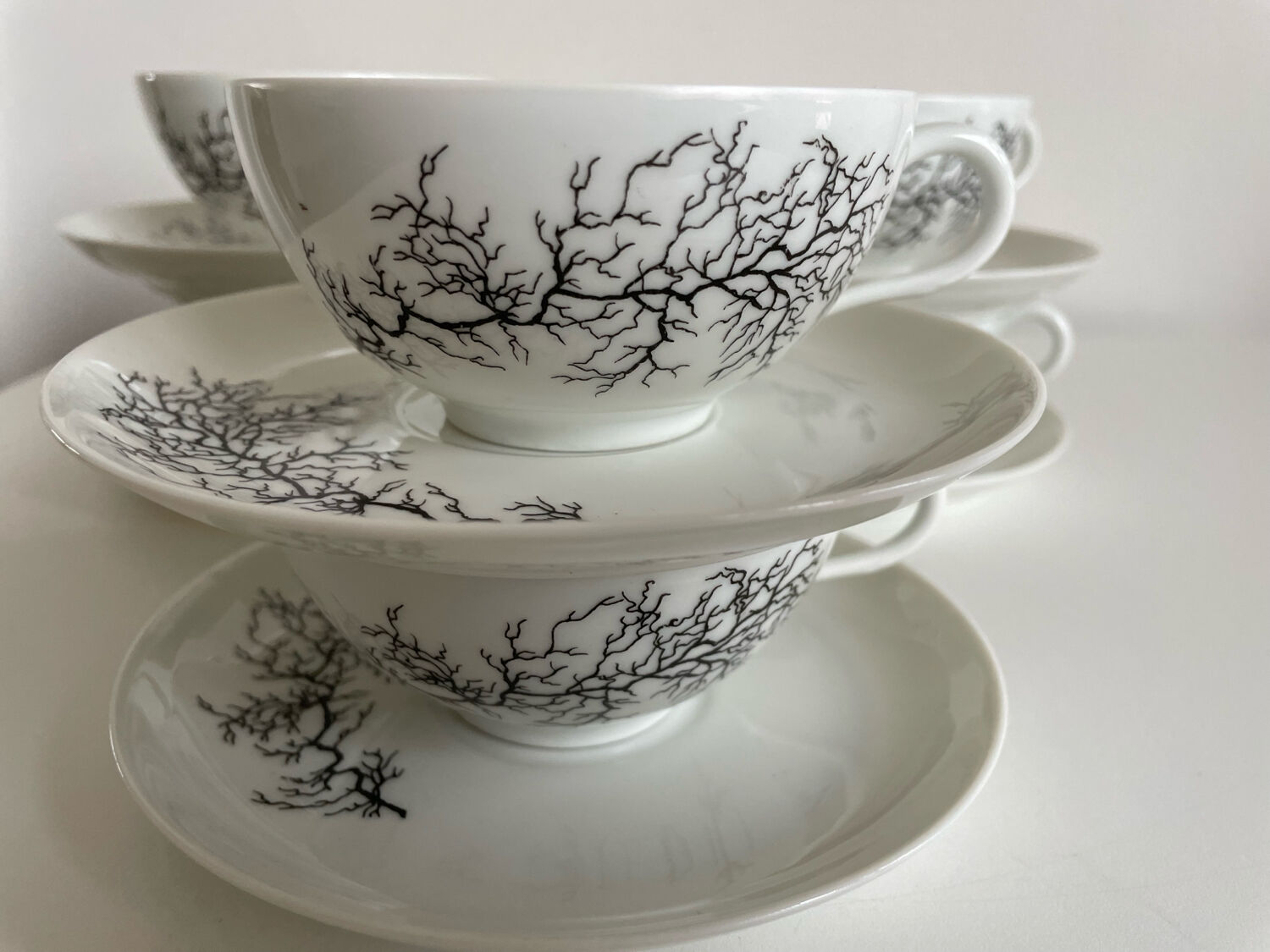 Françoise Adnet “Black Coral” 6-cup and saucer set – Pork