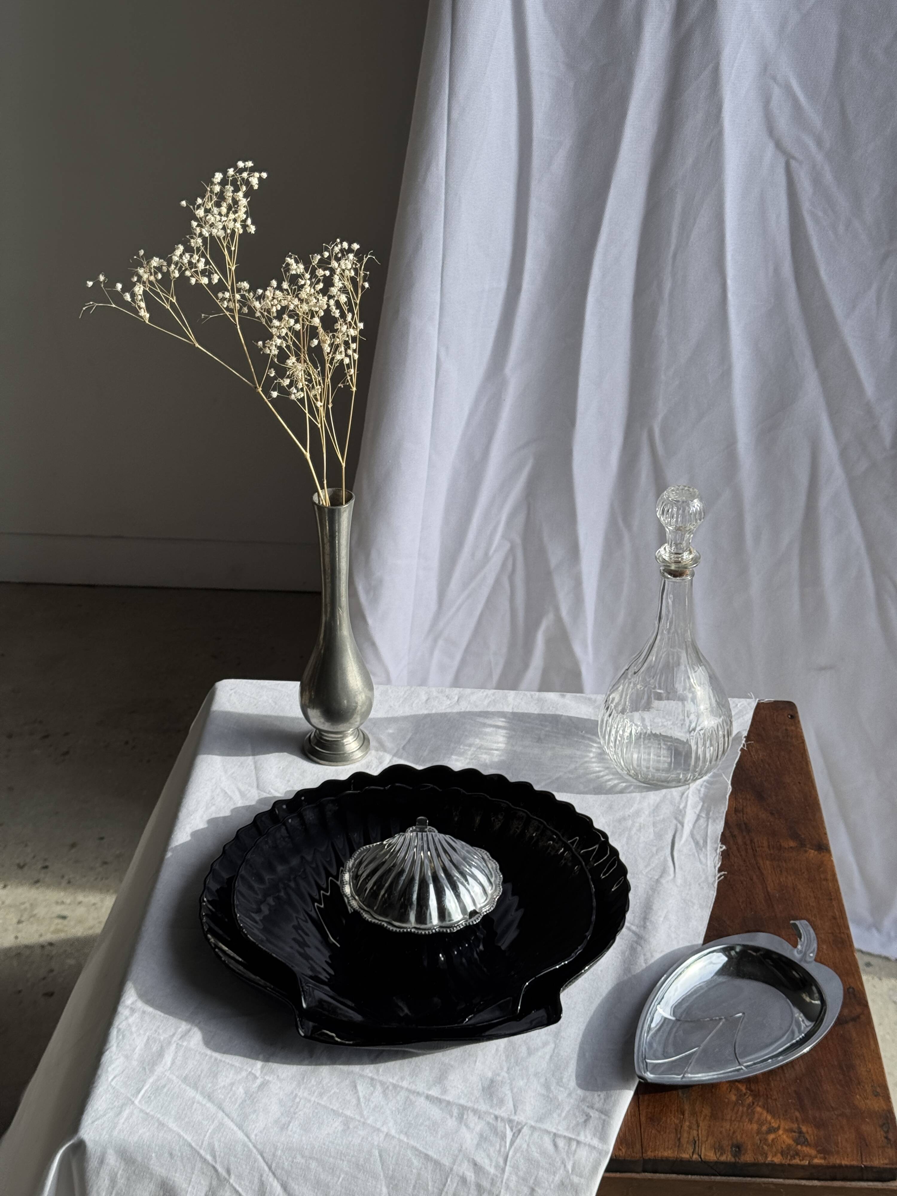 Pair of vintage black glass shell dishes D32 and D26