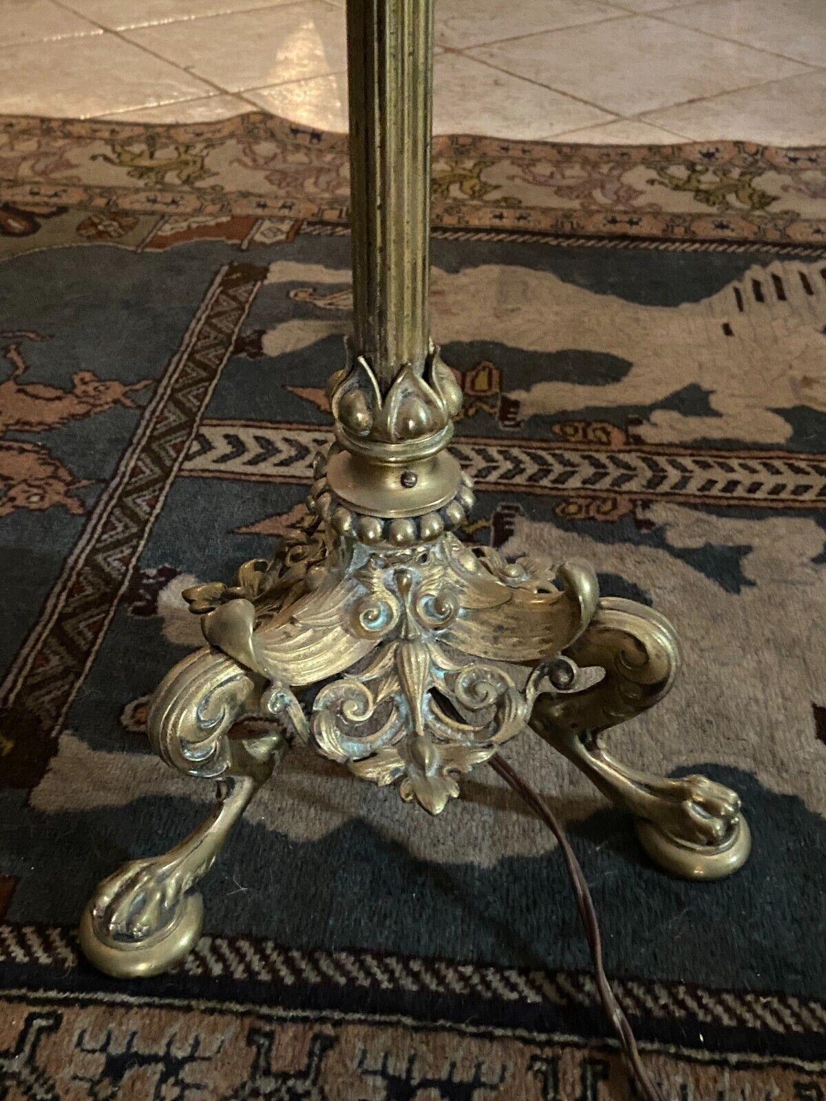 Floor lamp with adjustable height in bronze XIXth style Restoration feet claws