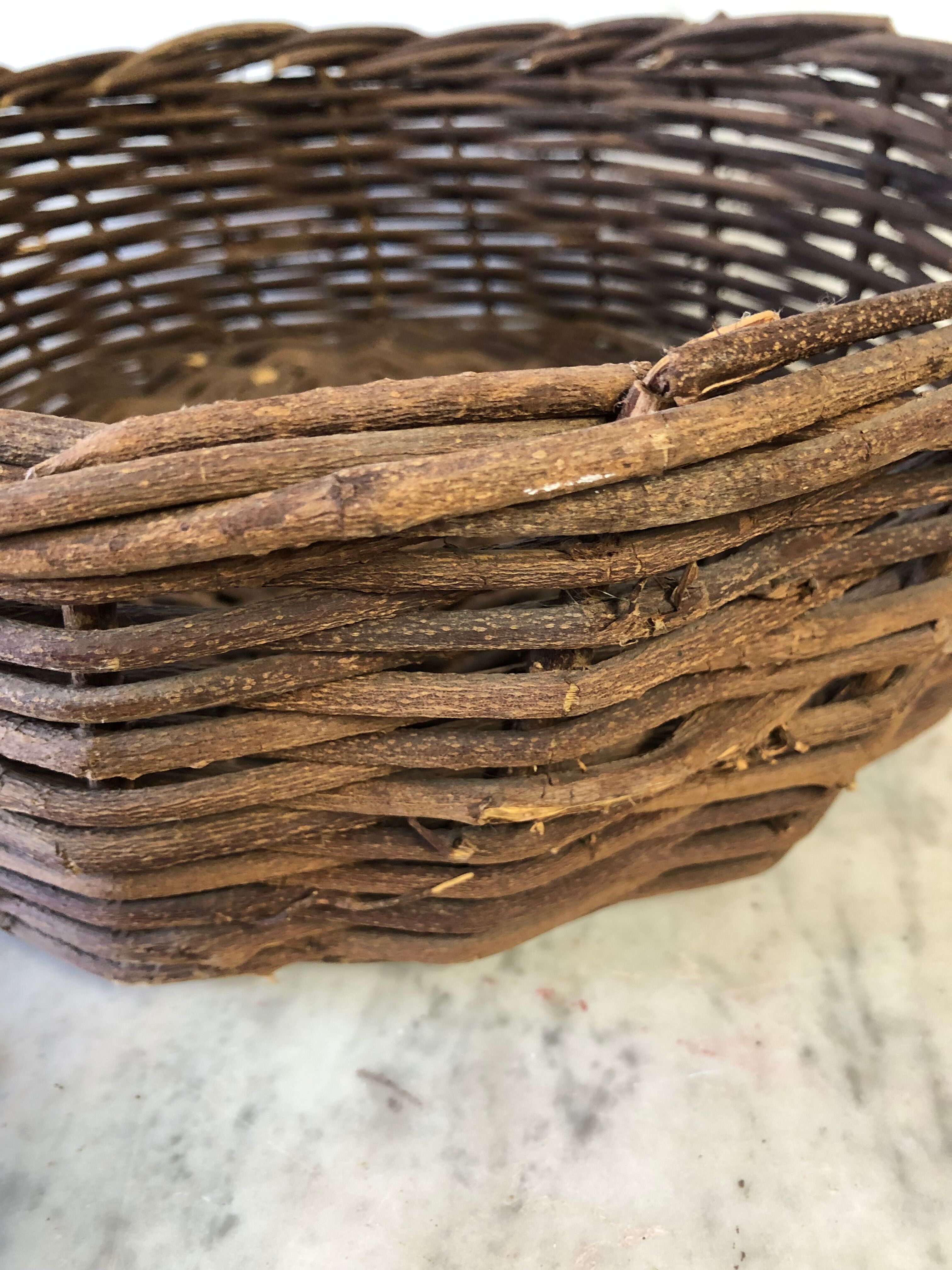 Basket basket vine shoots