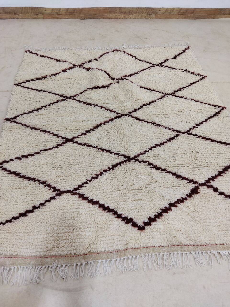 Handcrafted moroccan berber rug 178 x 152 cm