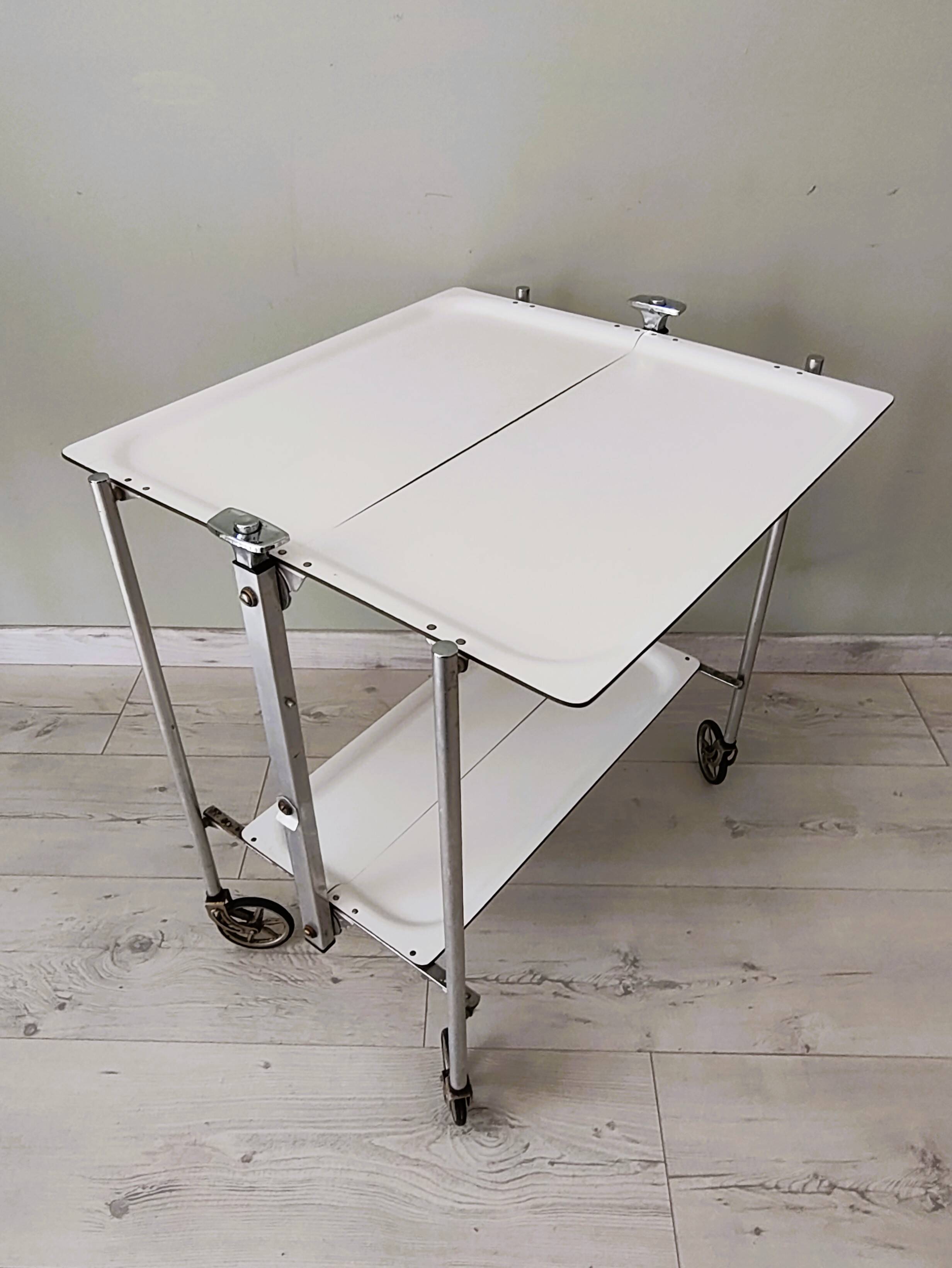 Desserte roulante estampillée MONOTEX