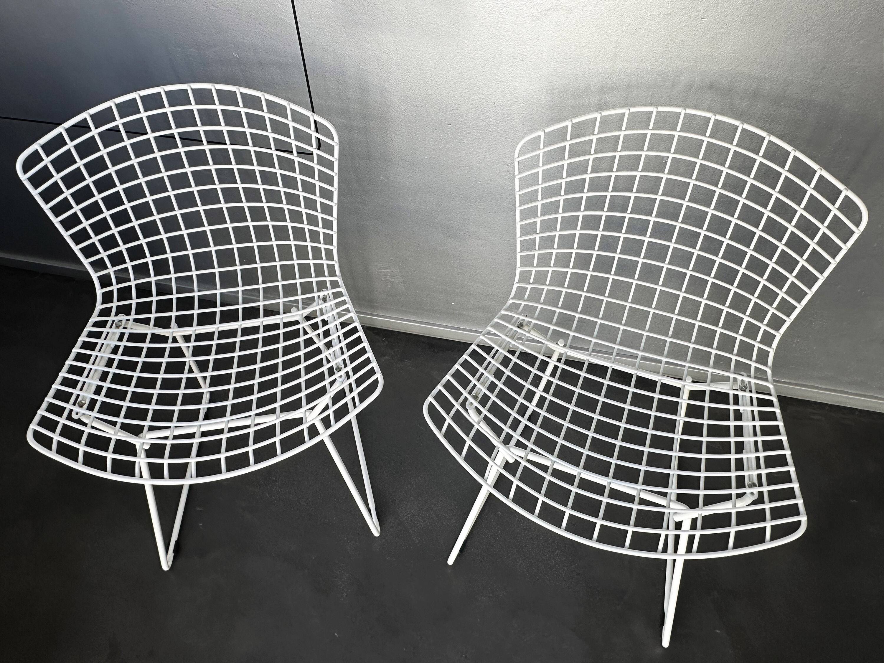Pair of dining chairs 420 by Harry Bertoia for Knoll International, 1970s.